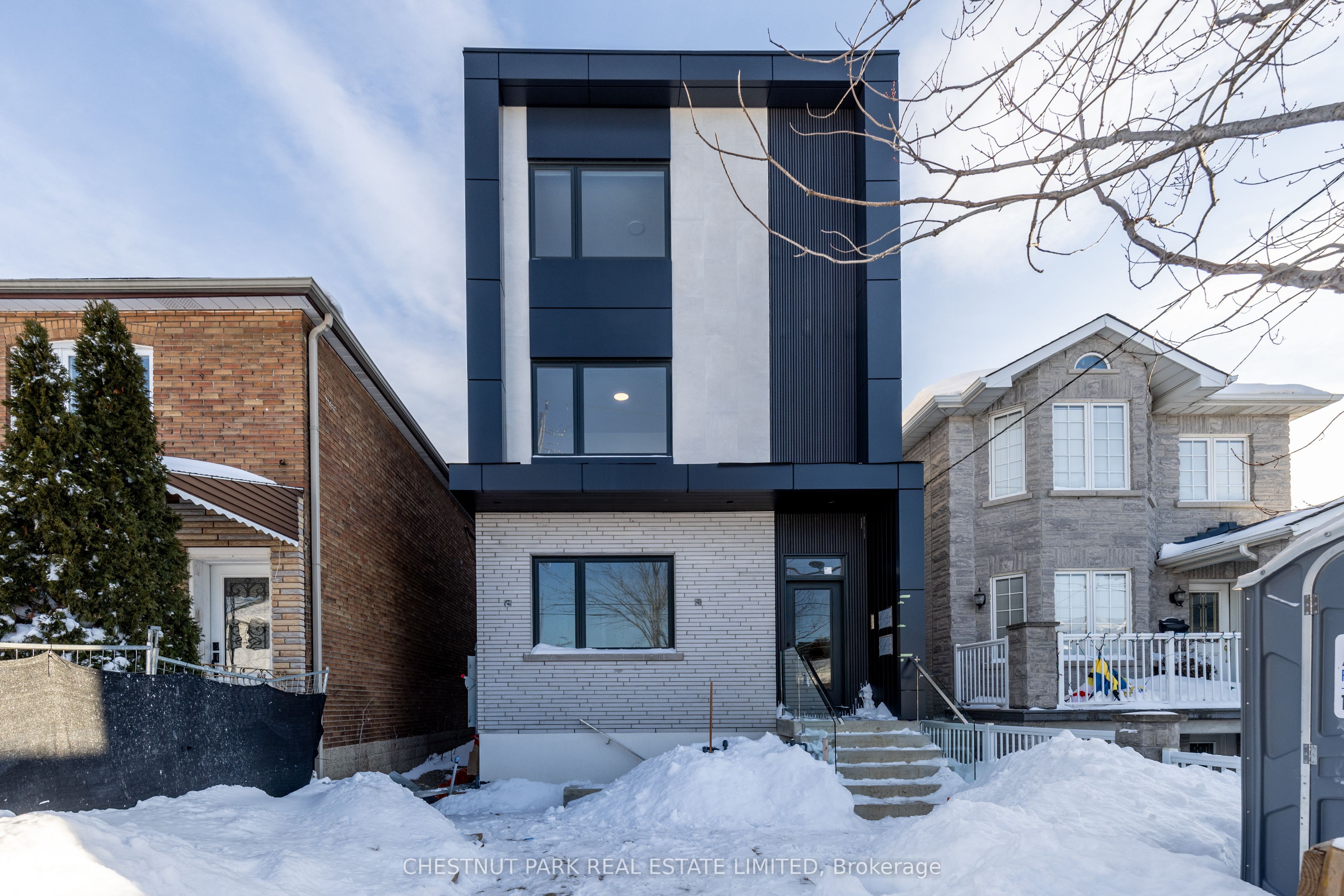 29 Hatherley Road D, Toronto, ON M6E 1V8