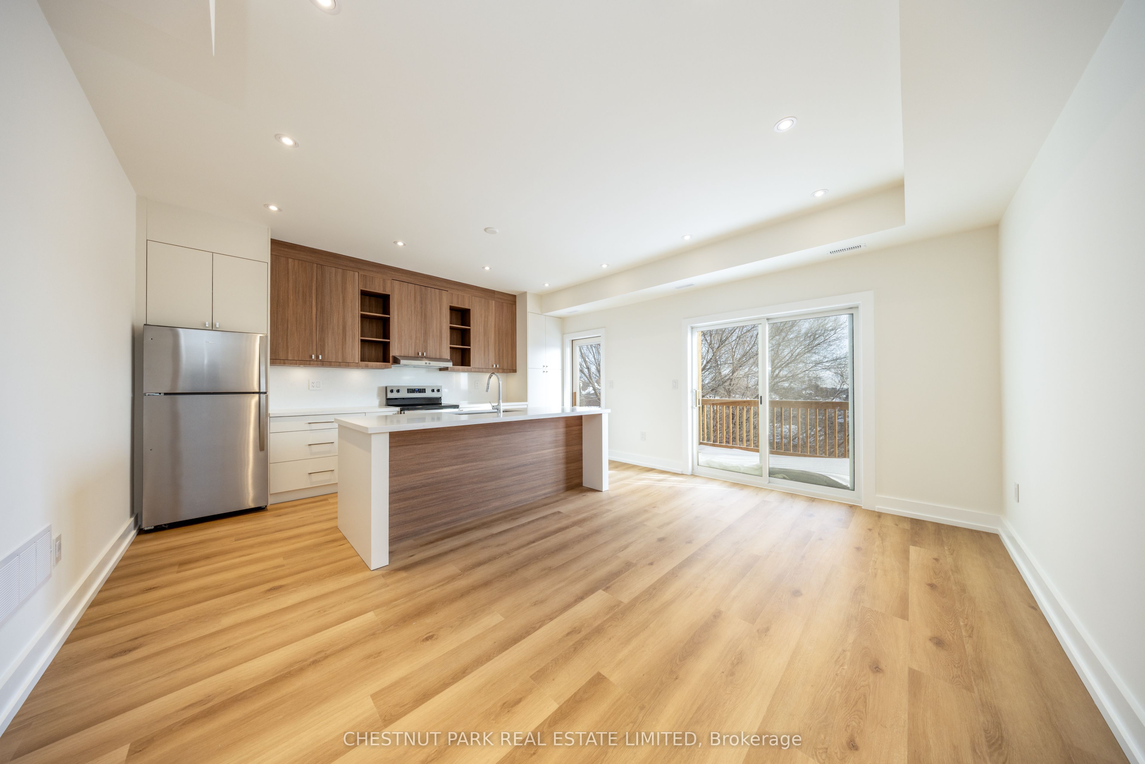 29 Hatherley Road D, Toronto, ON M6E 1V8 photo 2