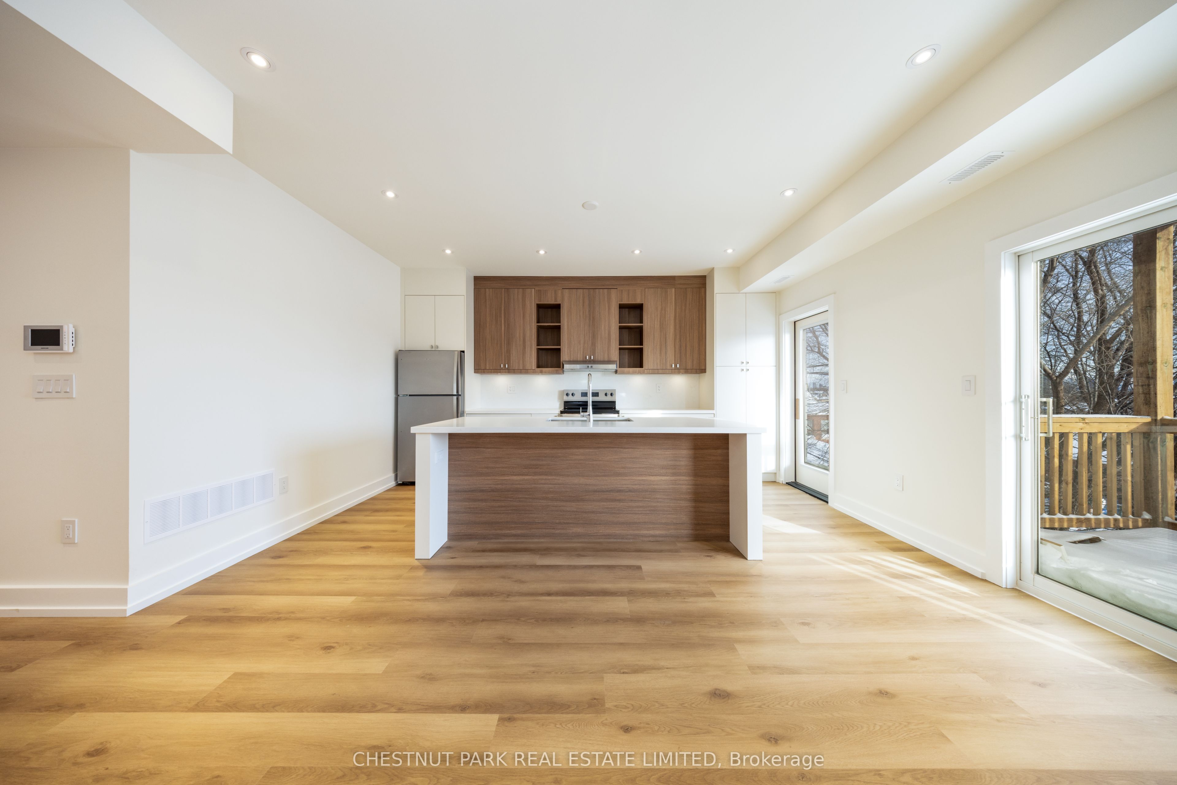 29 Hatherley Road D, Toronto, ON M6E 1V8 photo 4