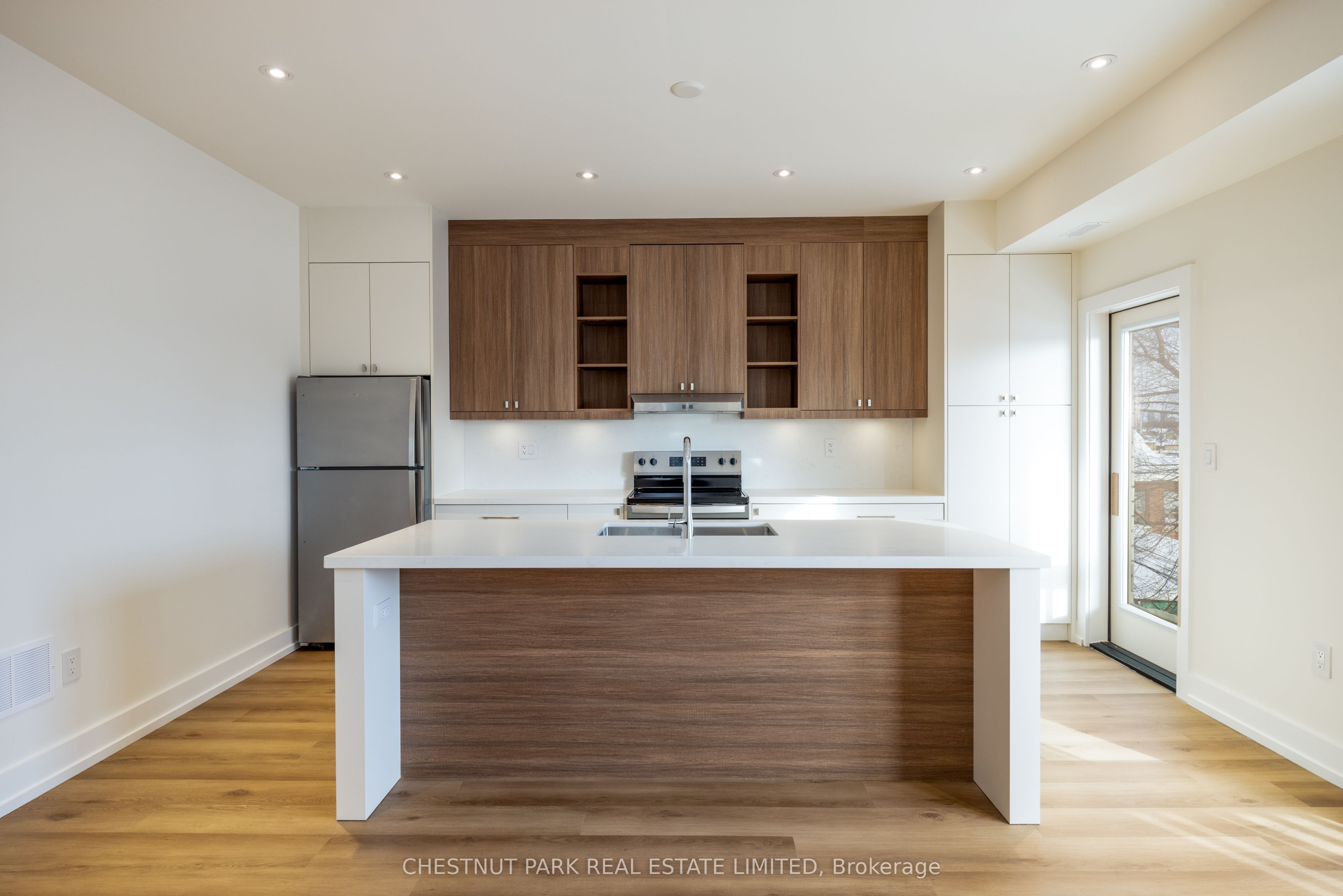 29 Hatherley Road D, Toronto, ON M6E 1V8 photo 5