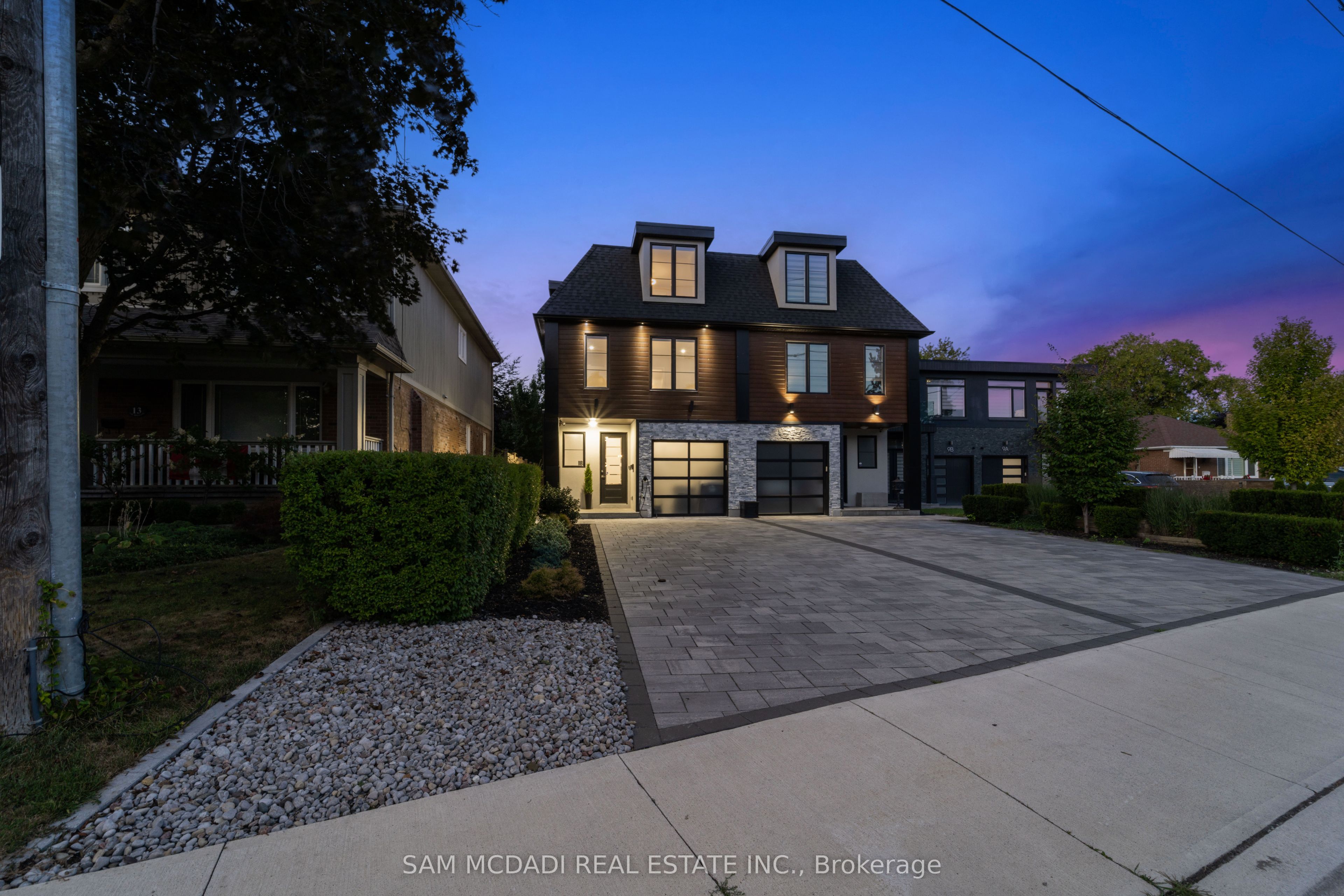 11B Maple Avenue N, Mississauga, ON L5H 2R9 photo 2