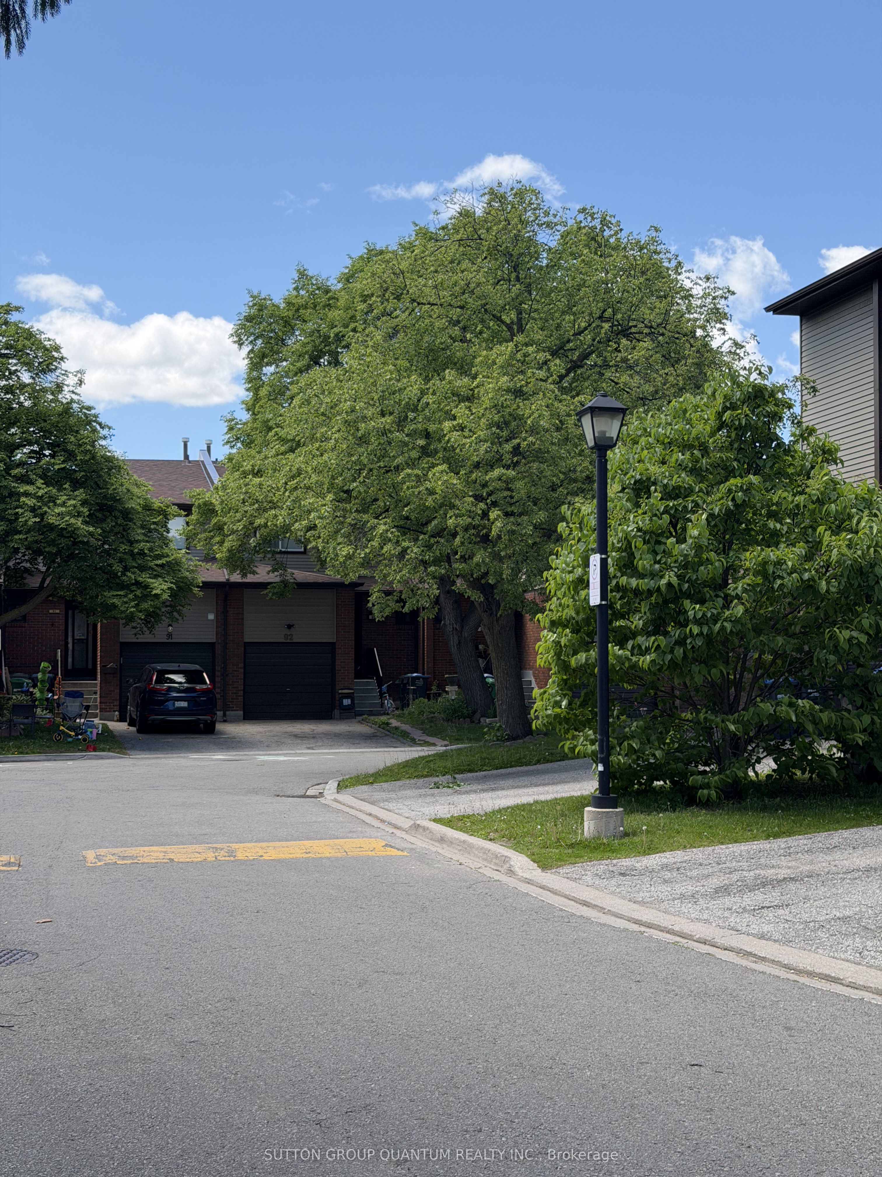 48 Carleton Place S, Brampton, ON L6T 3Z4 photo 2