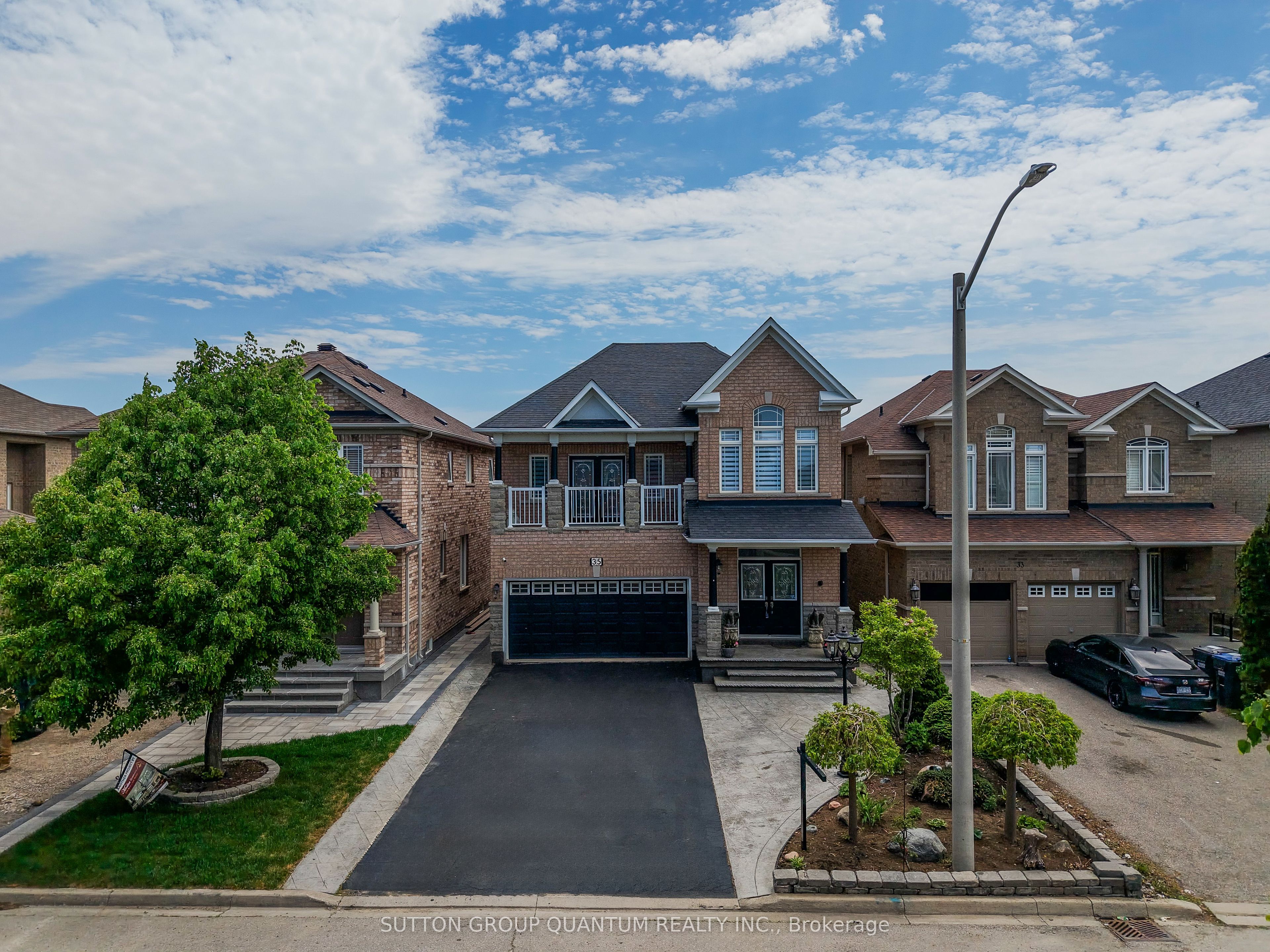 35 Devonsleigh Drive, Brampton, ON L7A 3S3 photo 2