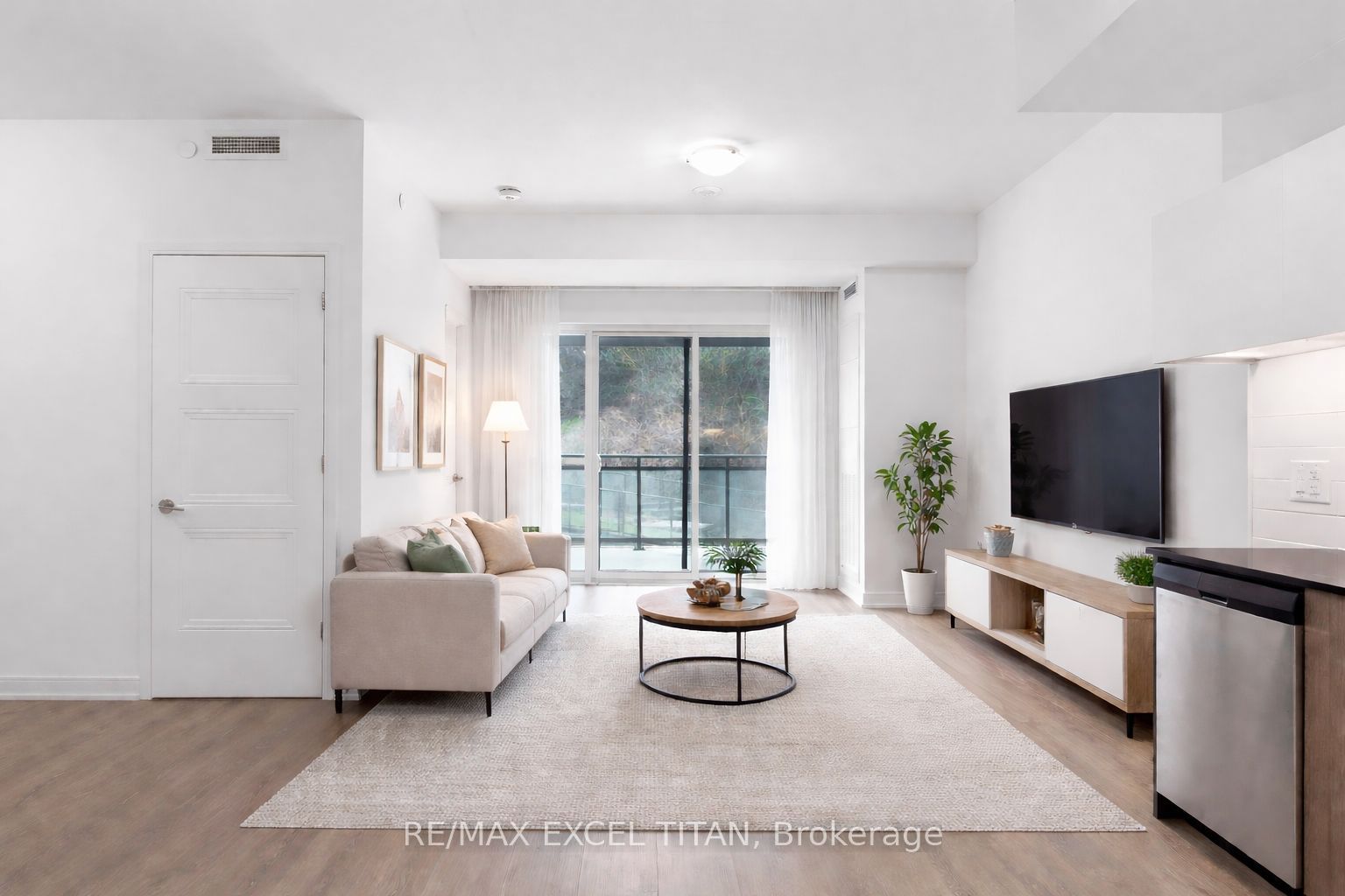 25 Neighbourhood Lane 205, Toronto, ON M8Y 0C4 photo 5