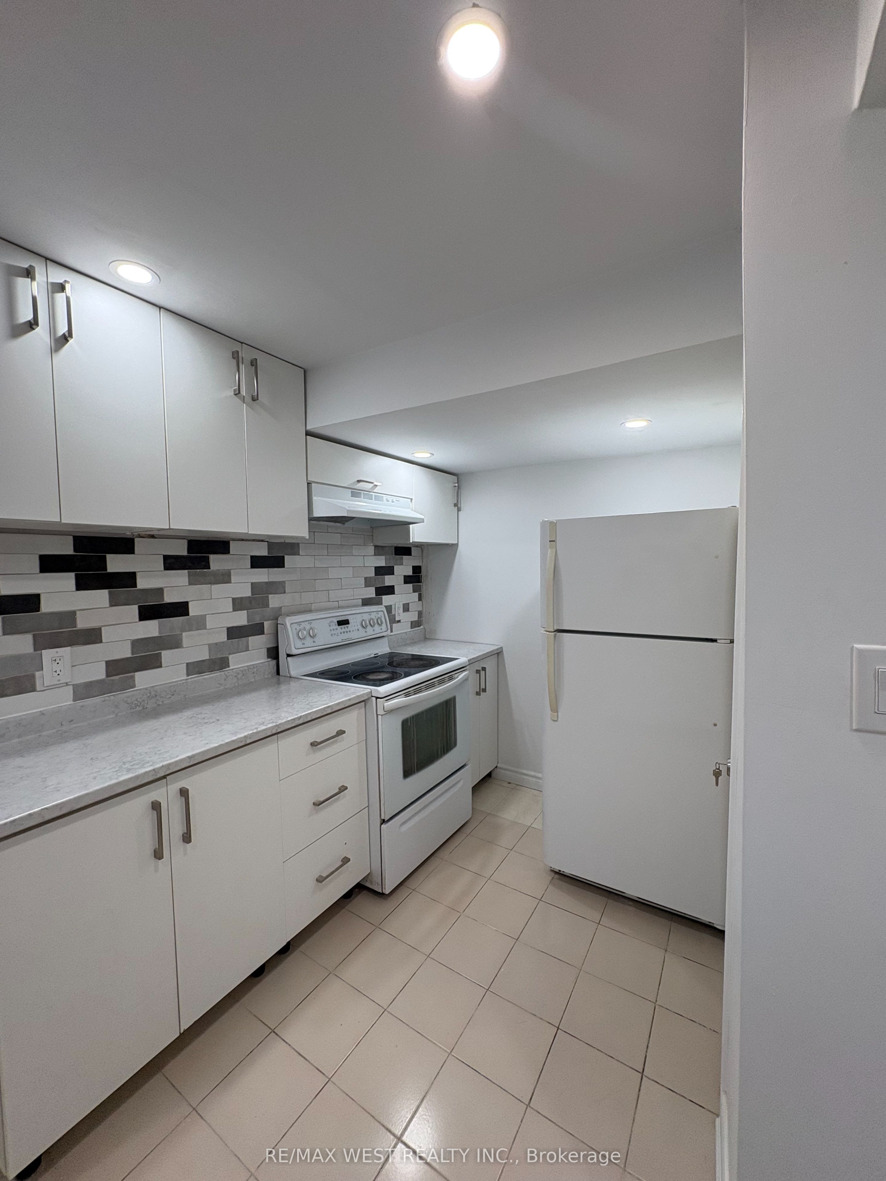 62 Gihon Spring Drive, Toronto, ON M9V 4X9 photo 2