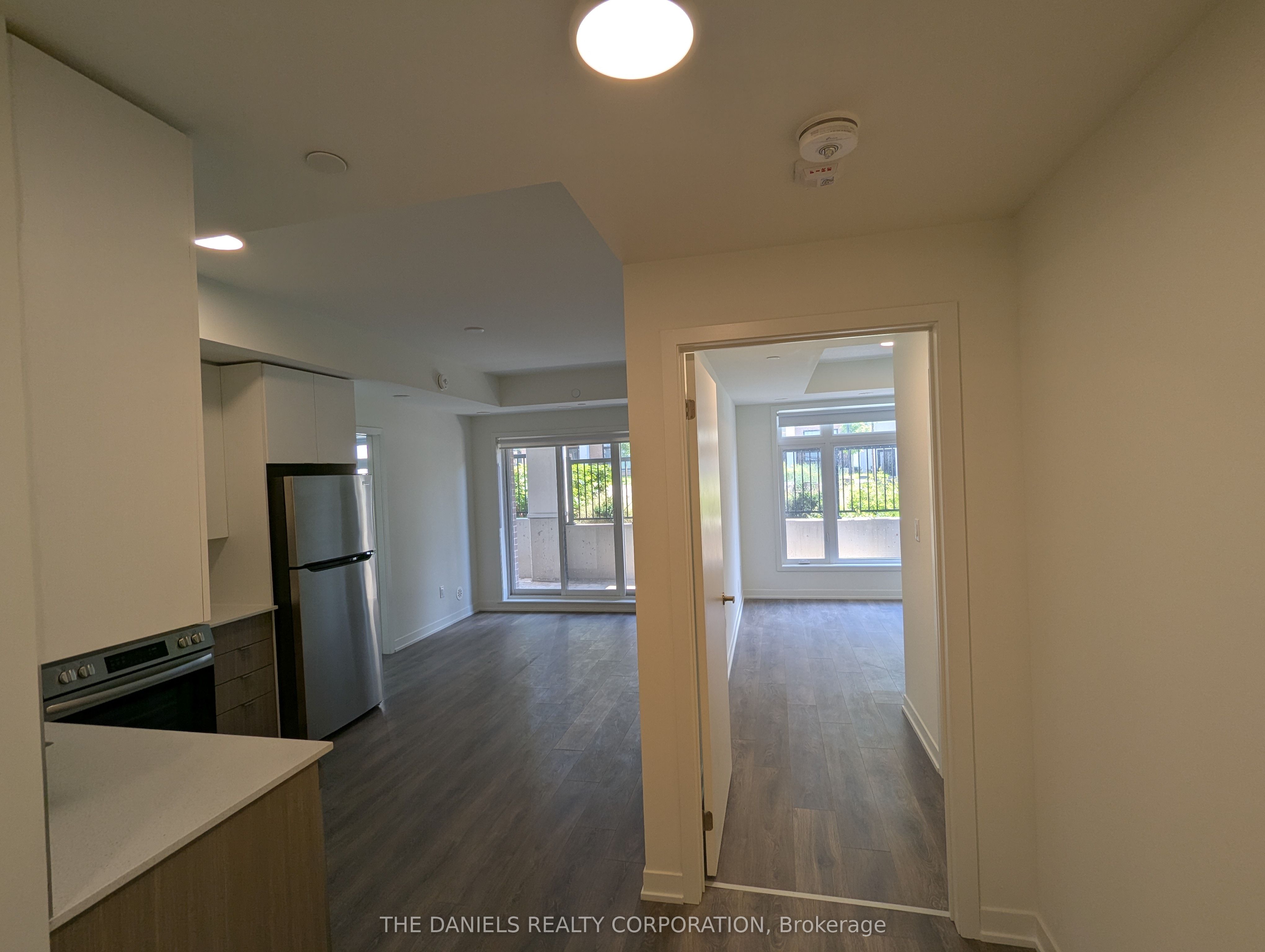 135 Canon Jackson Drive 110, Toronto, ON M6M 0C3 photo 2