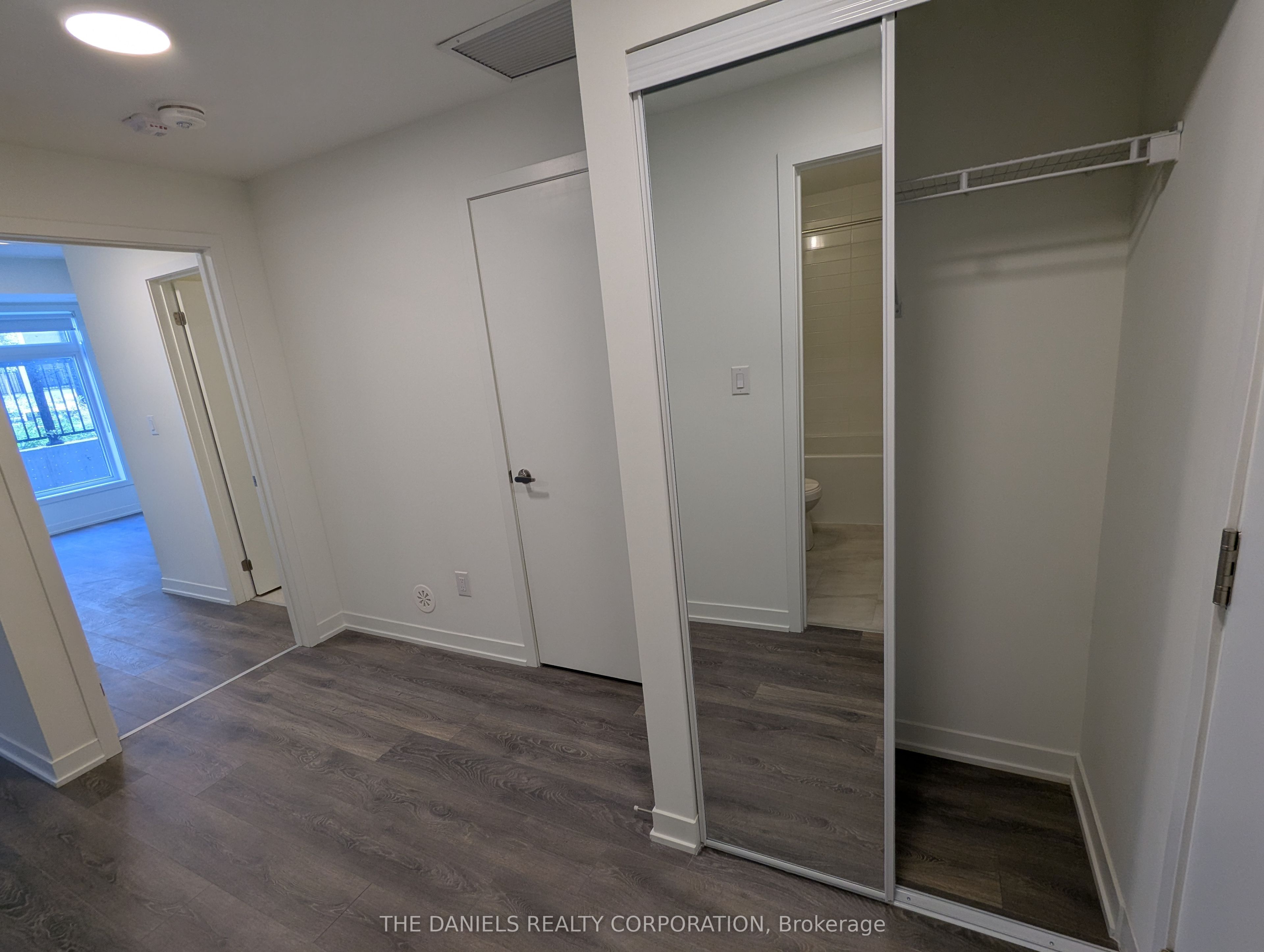 135 Canon Jackson Drive 110, Toronto, ON M6M 0C3 photo 4