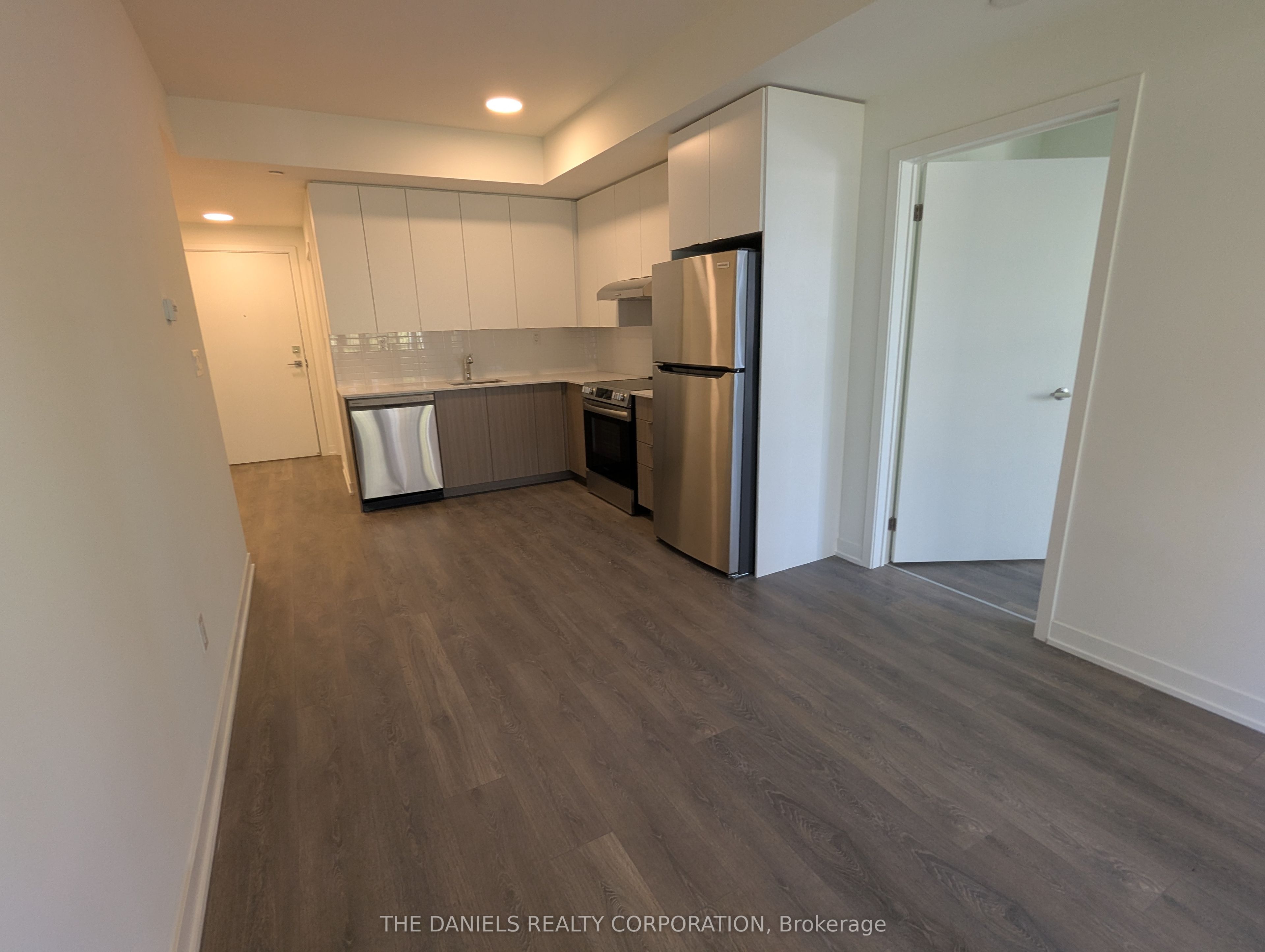 135 Canon Jackson Drive 110, Toronto, ON M6M 0C3 photo 5