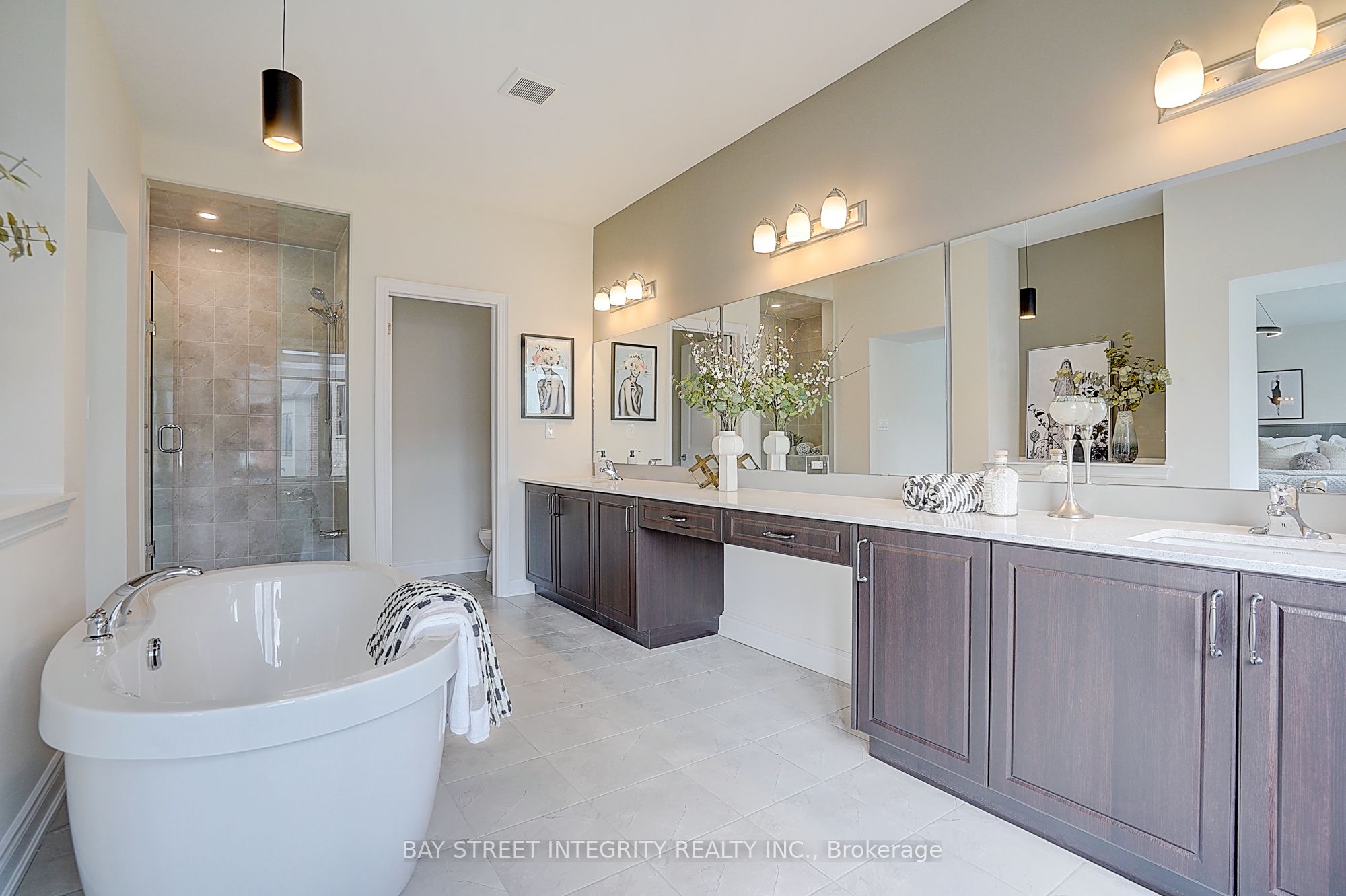 38 Settlers Road E, Oakville, ON L6H 0Y8 photo 2