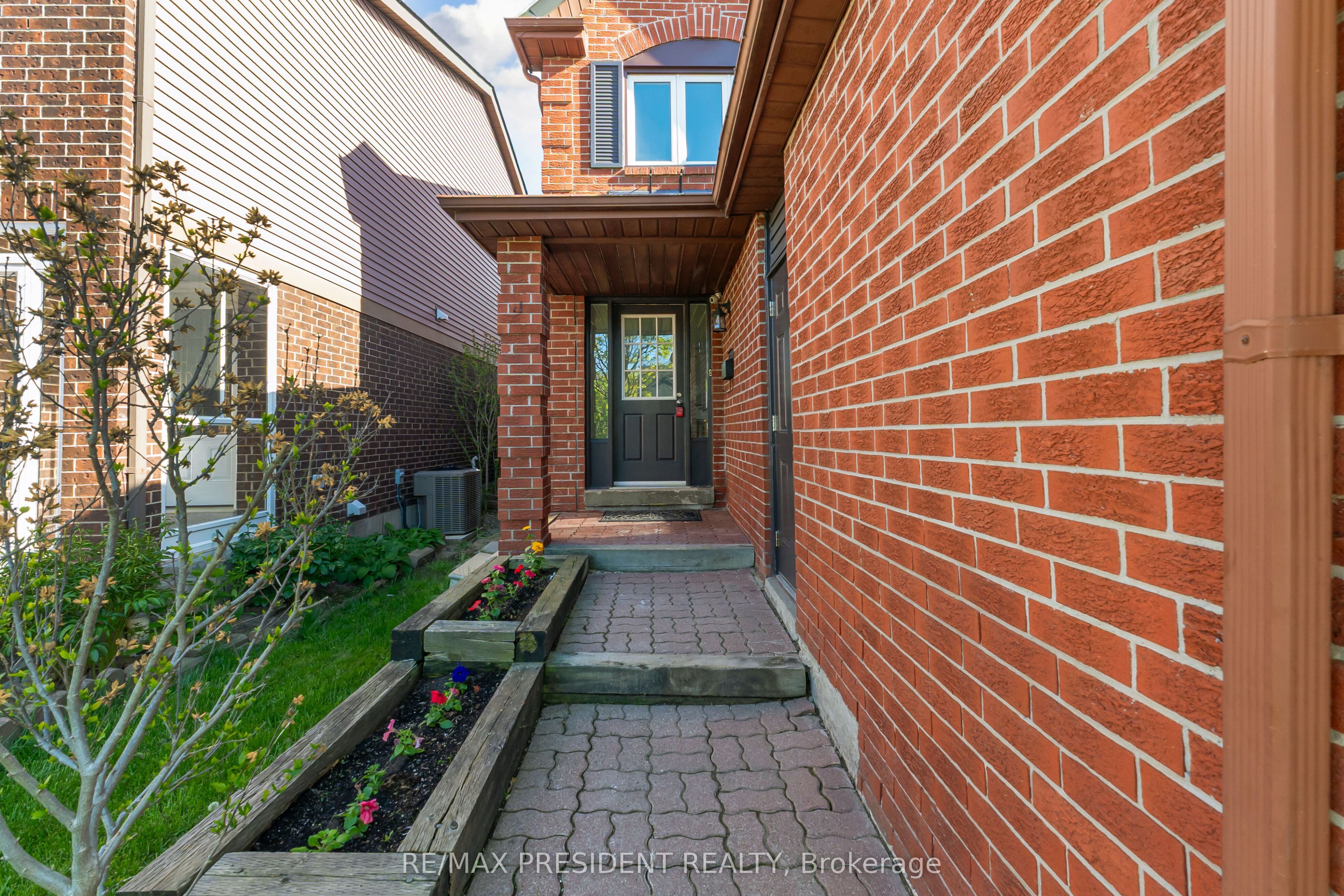 19 Copeland Road, Brampton, ON L6Y 2S5 photo 3