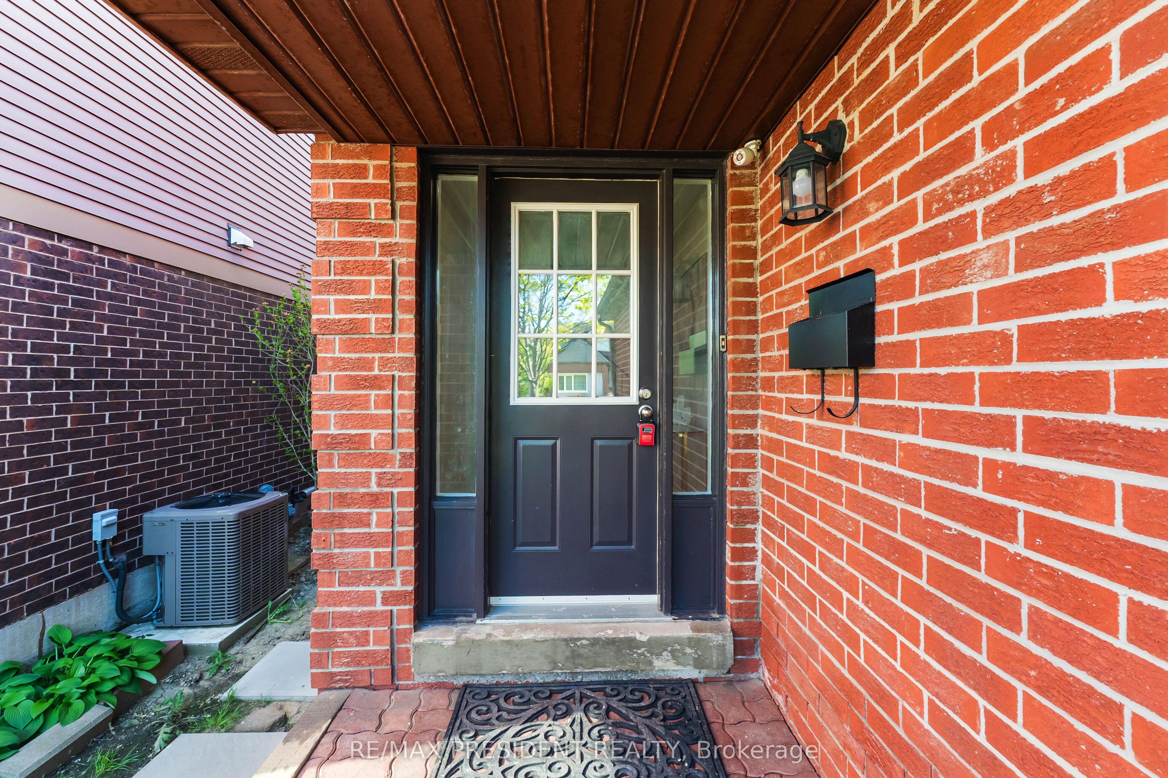 19 Copeland Road, Brampton, ON L6Y 2S5 photo 4