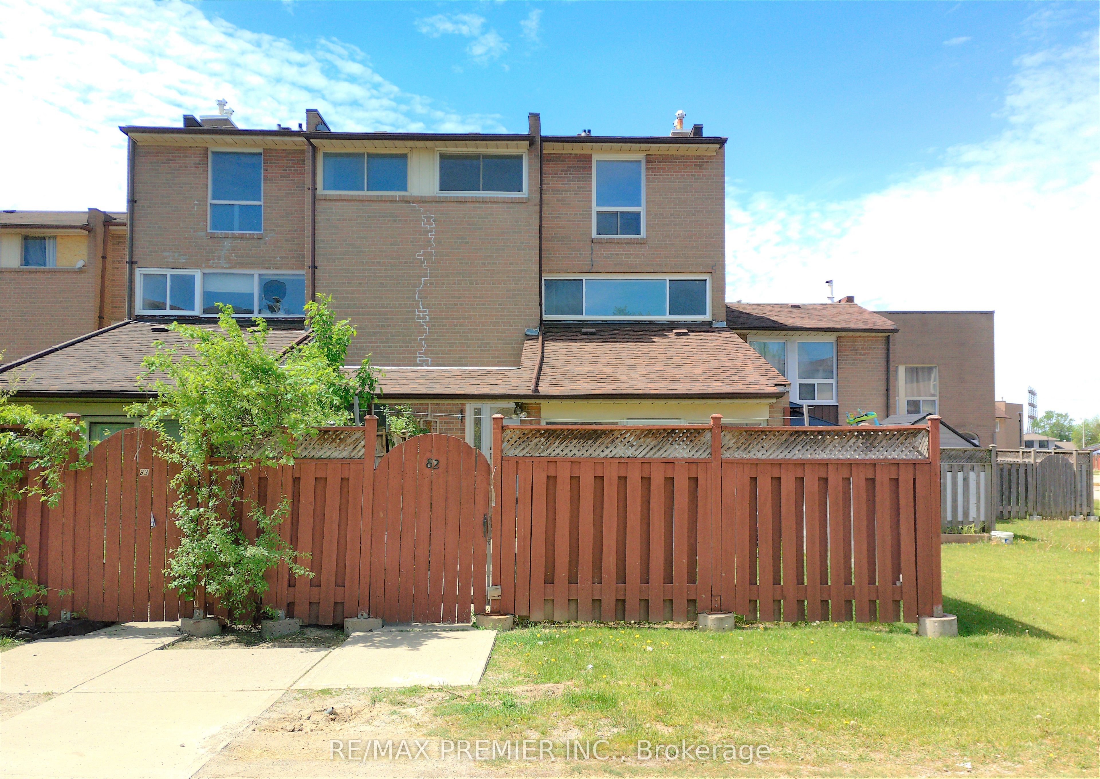 248 John Garland Boulevard 82, Toronto, ON M9V 1N8