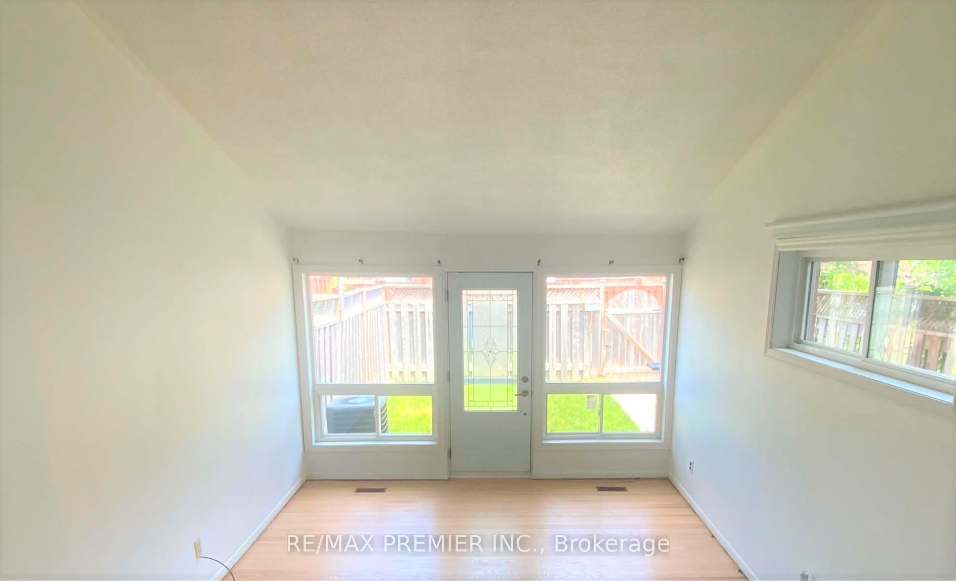 248 John Garland Boulevard 82, Toronto, ON M9V 1N8 photo 4