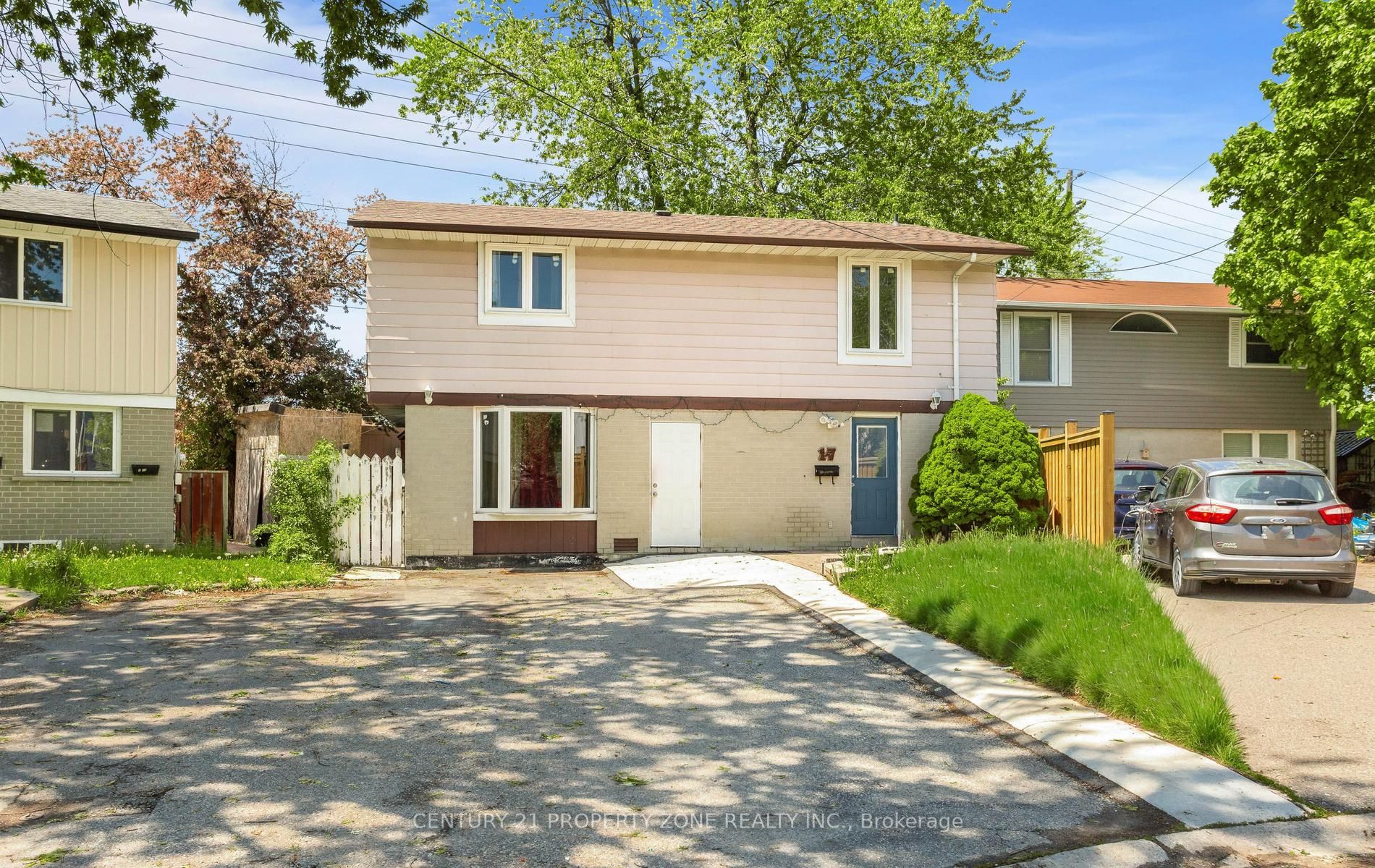 17 Hillbank Trail, Brampton, ON L6S 1P6 photo 3