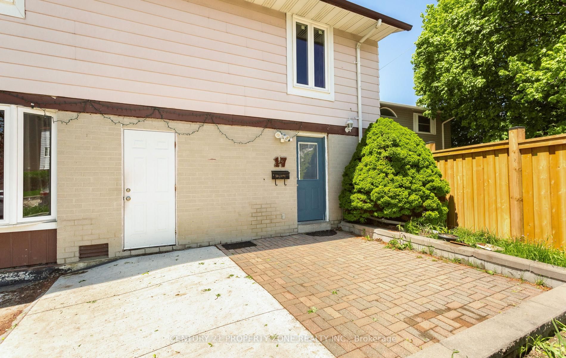 17 Hillbank Trail, Brampton, ON L6S 1P6 photo 4