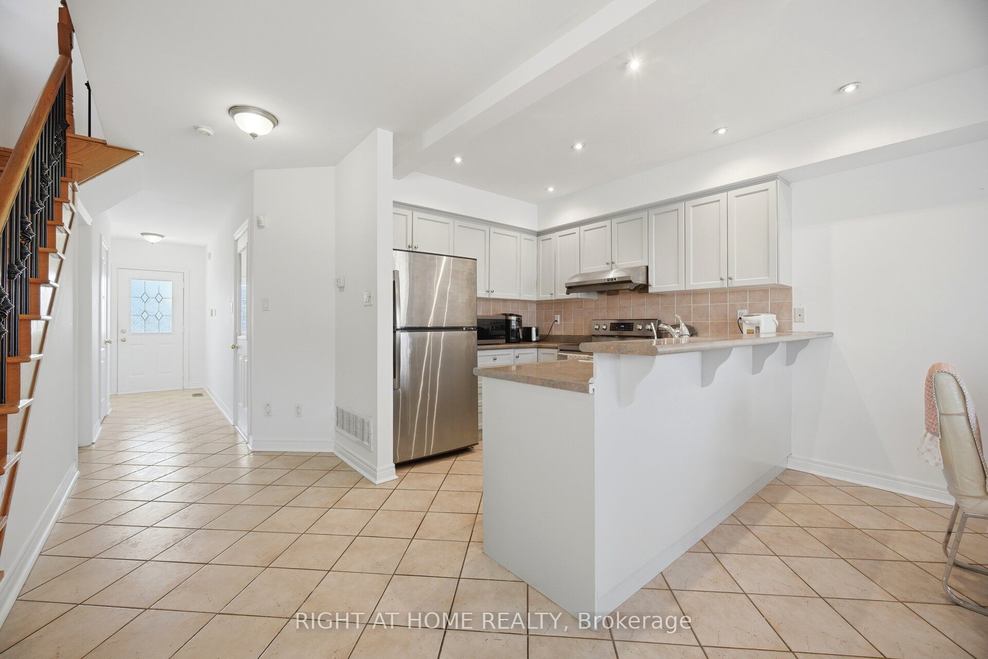 8 Richelieu Court, Caledon, ON L7E 2M3 photo 2