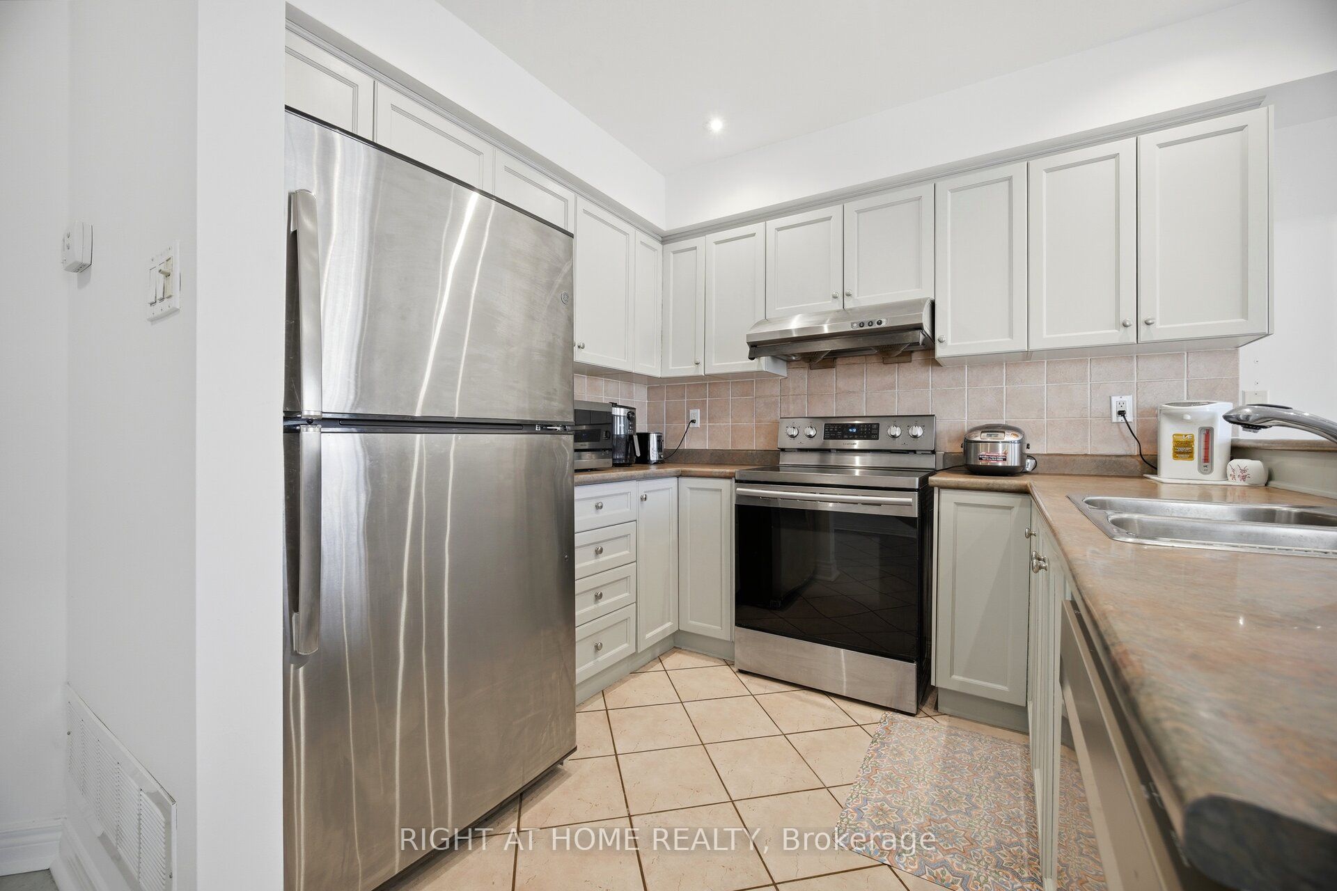 8 Richelieu Court, Caledon, ON L7E 2M3 photo 3