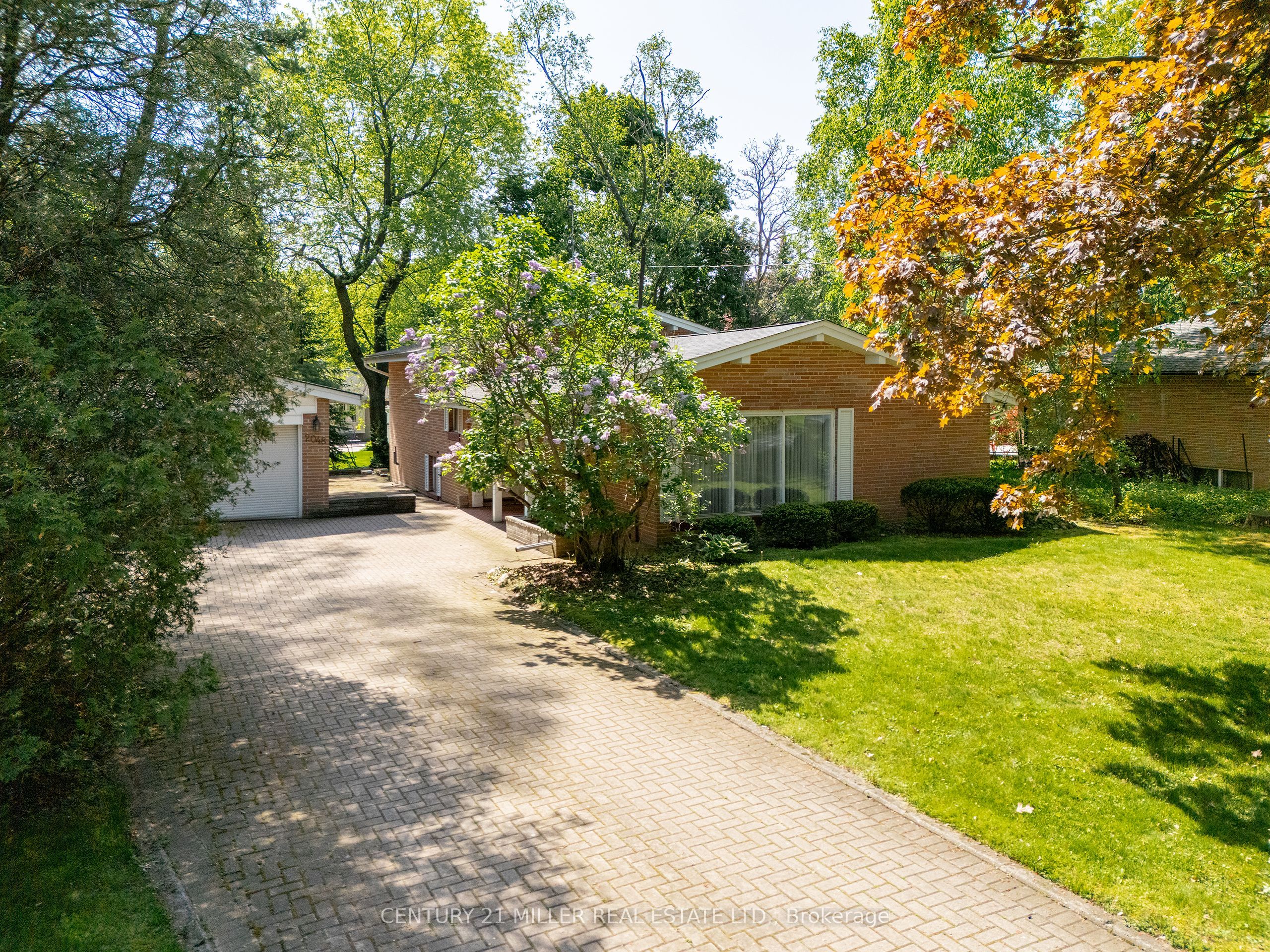 2048 Elmhurst Avenue, Oakville, ON L6J 1X1
