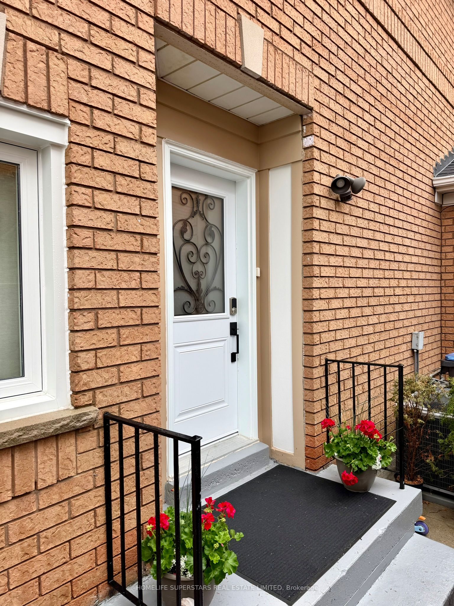 172 Rainforest Drive N, Brampton, ON L6R 1A4 photo 4