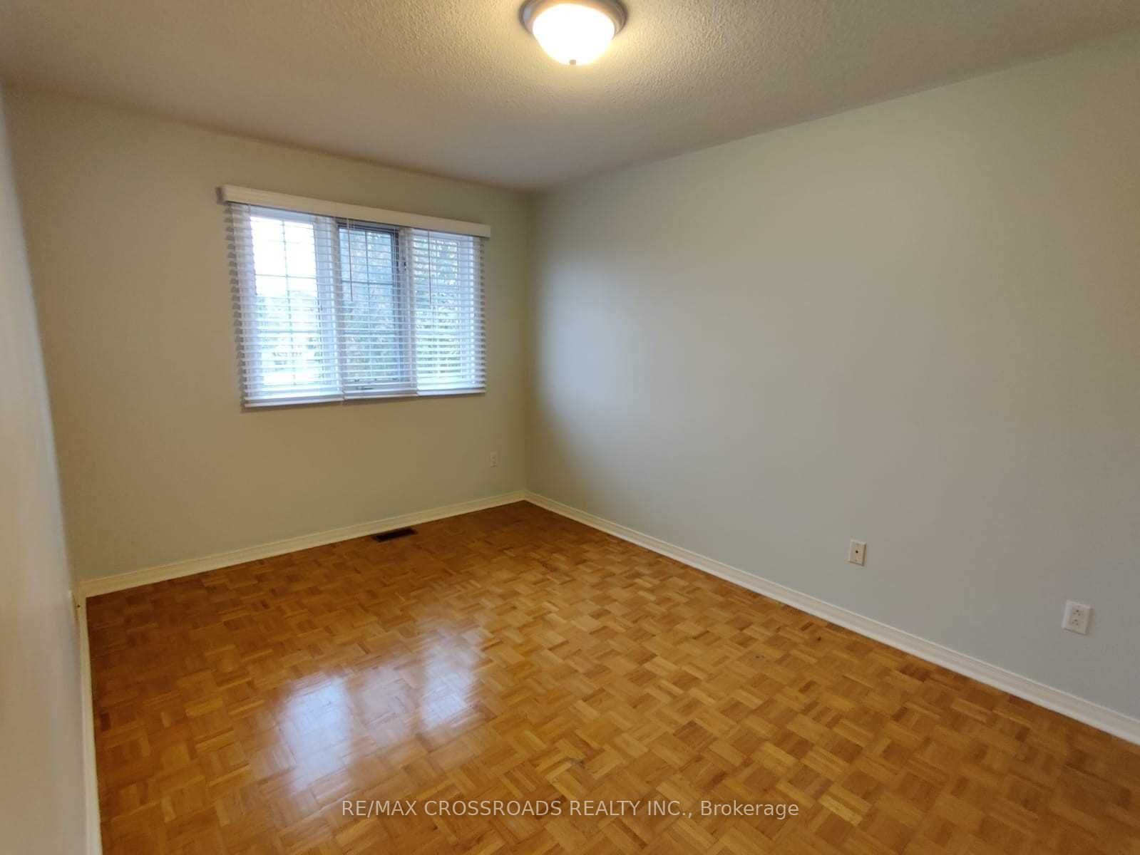 673 Bristol Road W, Mississauga, ON L5R 3S3 photo 2