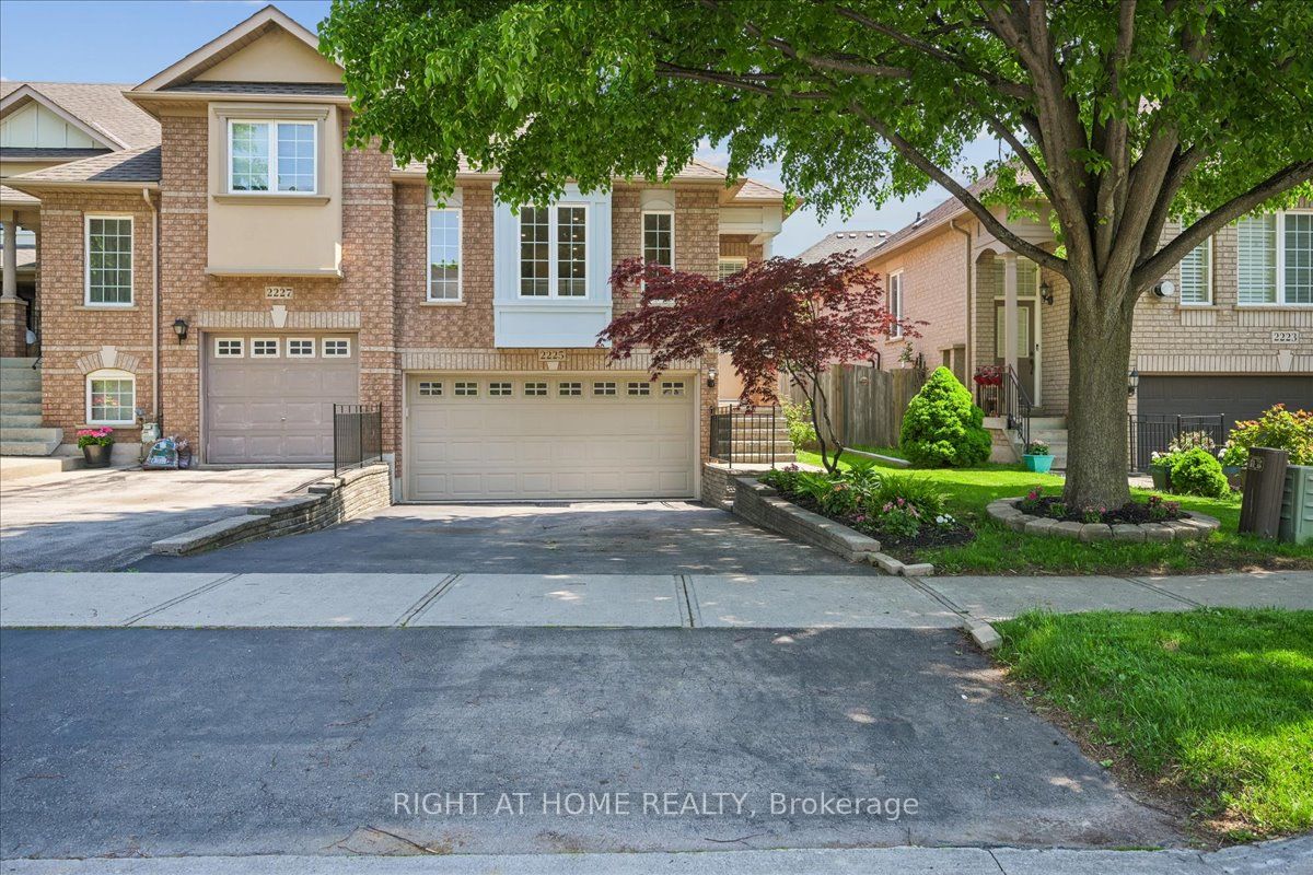 2225 Hummingbird Way, Oakville, ON L6M 3Z6 photo 2