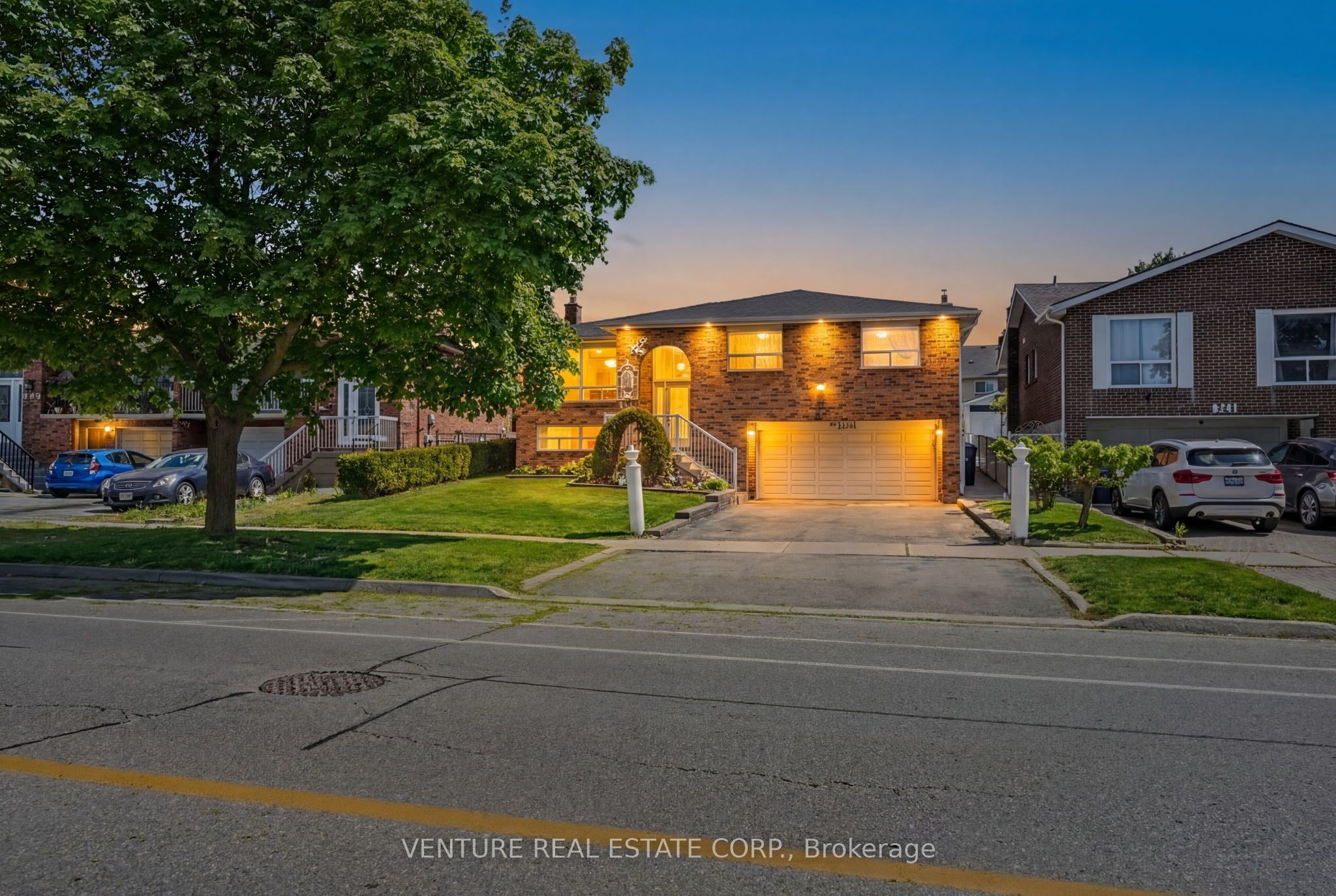 346 N Centre Street N, Brampton, ON L6V 3B5