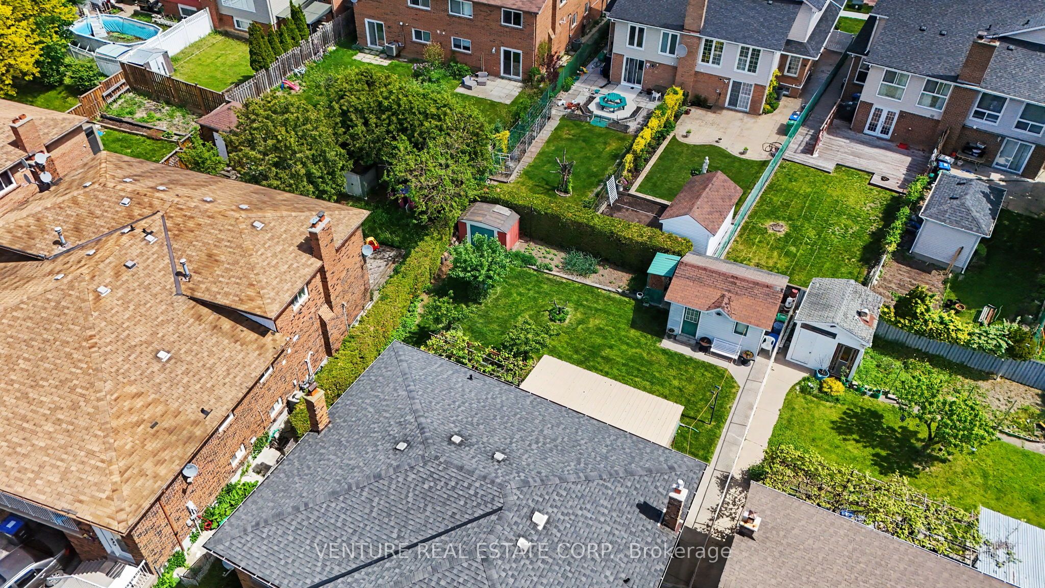 346 N Centre Street N, Brampton, ON L6V 3B5 photo 3