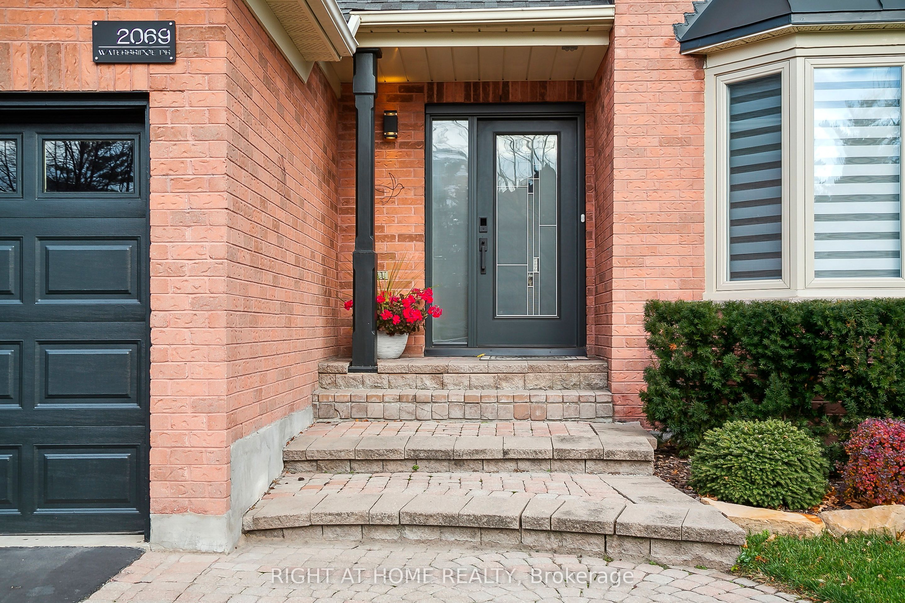 2069 Waterbridge Drive N, Burlington, ON L7M 3W2