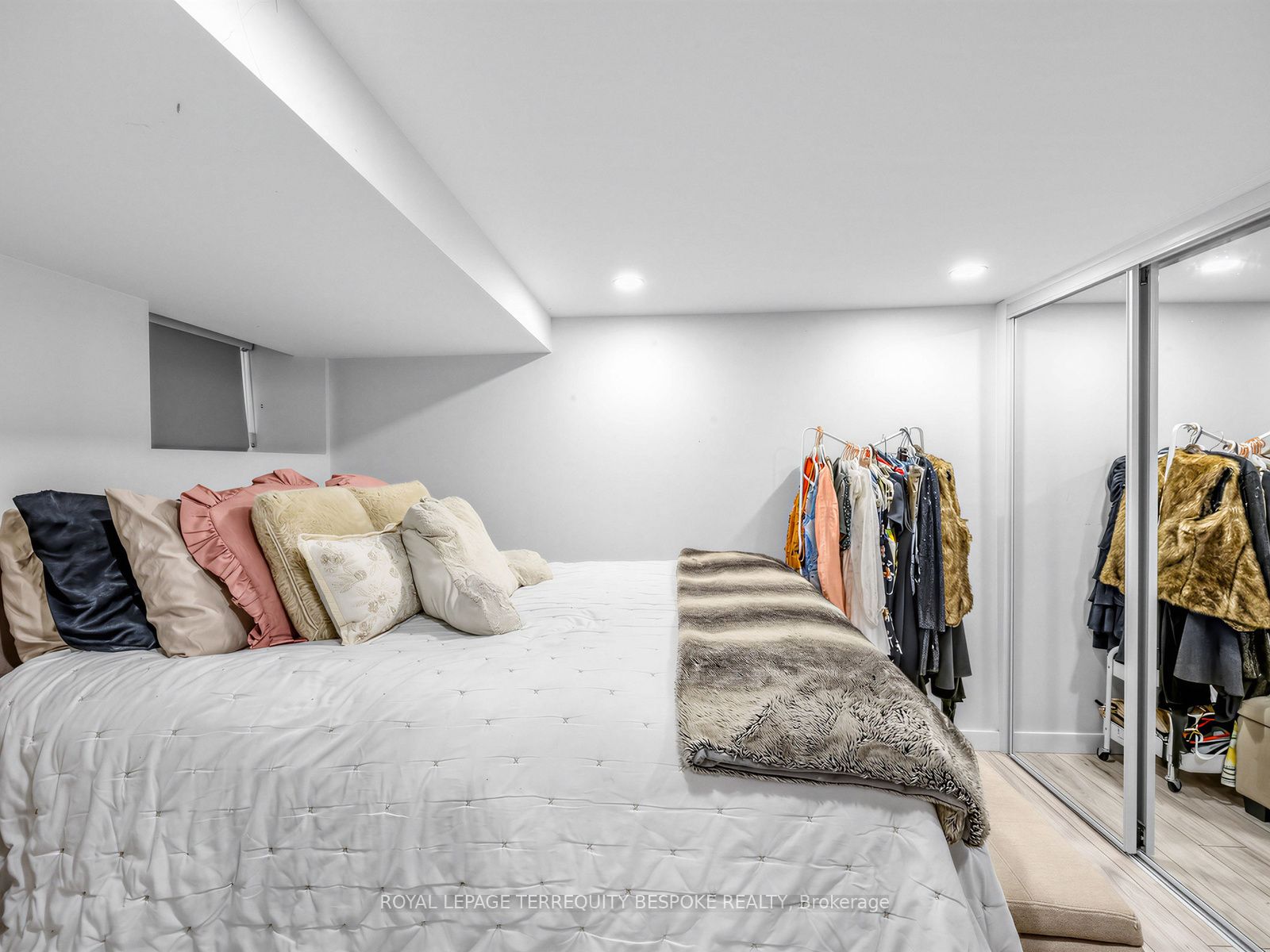 61 Chelsea Avenue #1 - lower, Toronto, ON M6P 1B9 photo 3