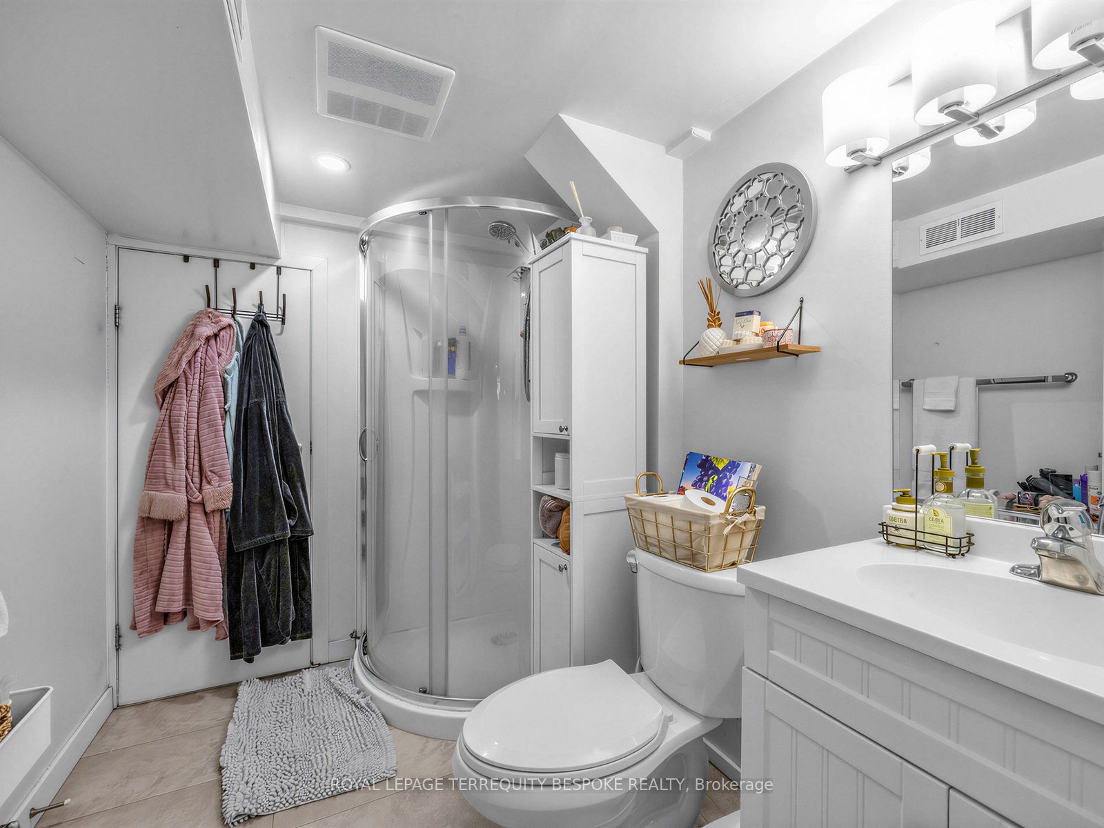 61 Chelsea Avenue #1 - lower, Toronto, ON M6P 1B9 photo 4