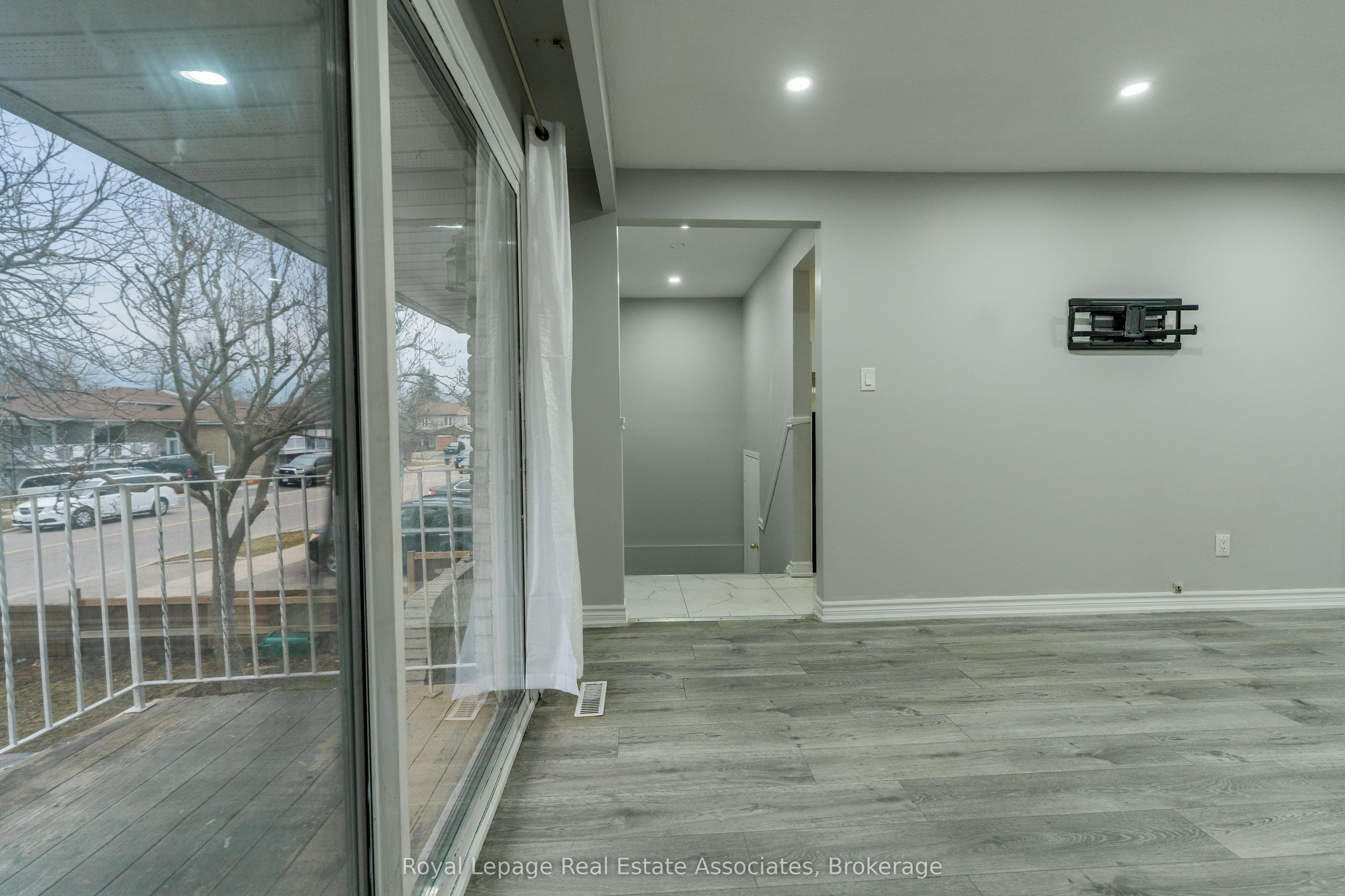 337 Hansen Road N, Brampton, ON L6V 2Y2 photo 5