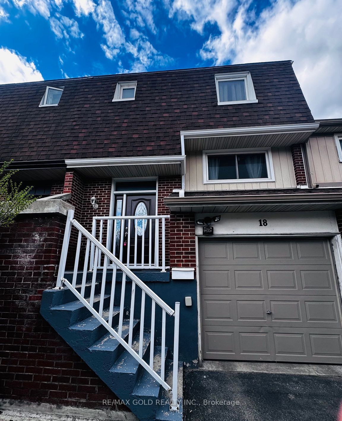 18 Peterson Court, Brampton, ON L6Z 1K6 photo 2