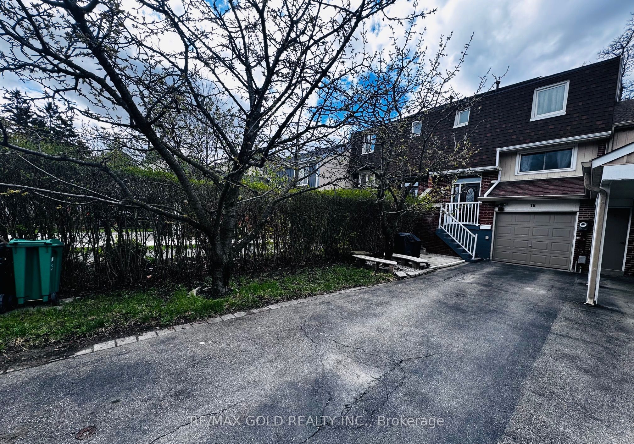 18 Peterson Court, Brampton, ON L6Z 1K6 photo 3