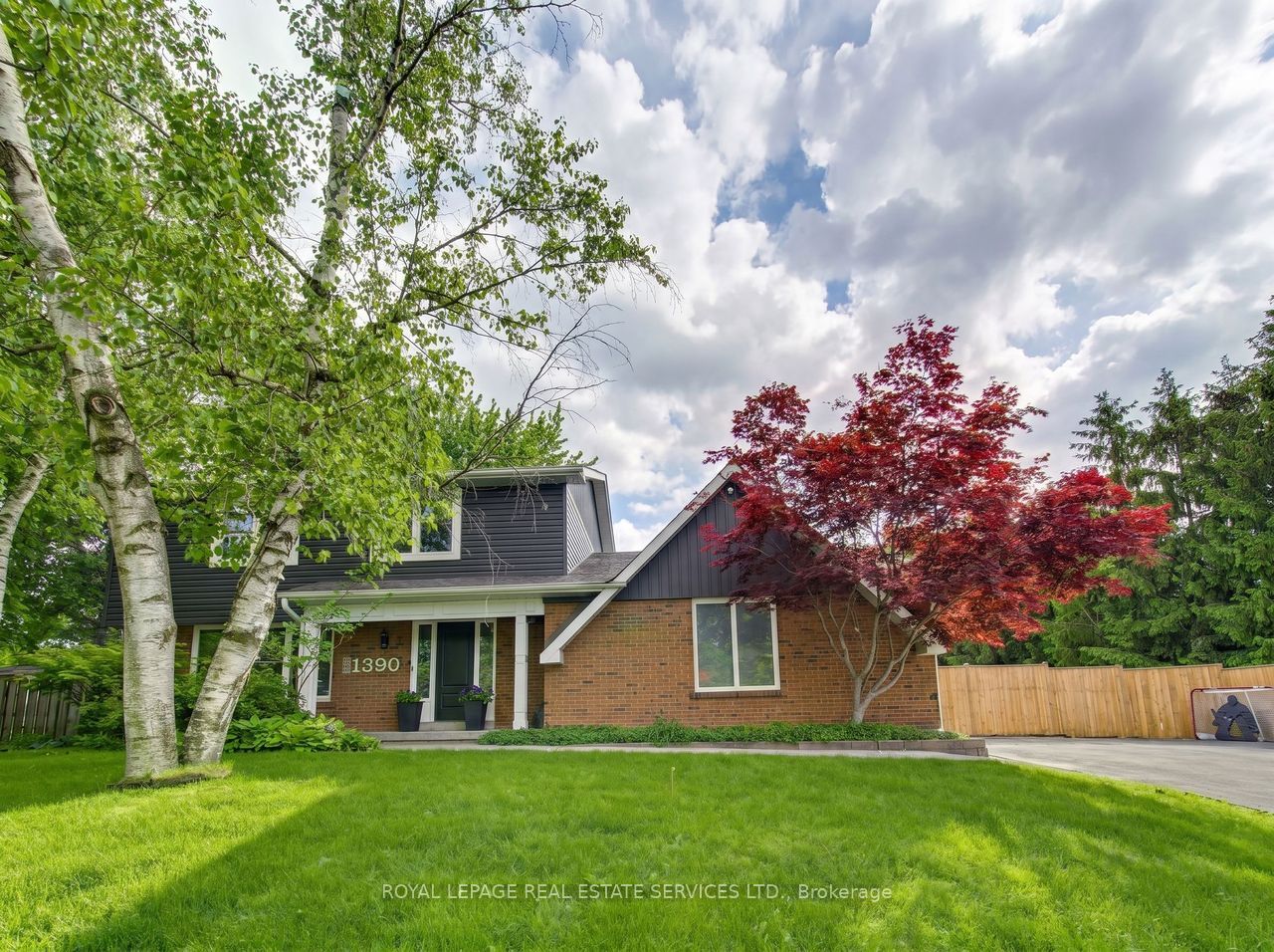 1390 Peerless Court, Oakville, ON L6H 3A4 photo 2