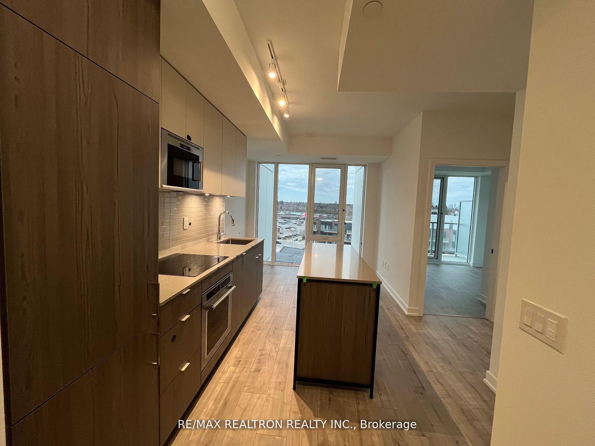 220 Missinnihe Way 817, Mississauga, ON L5H 0A9 photo 2
