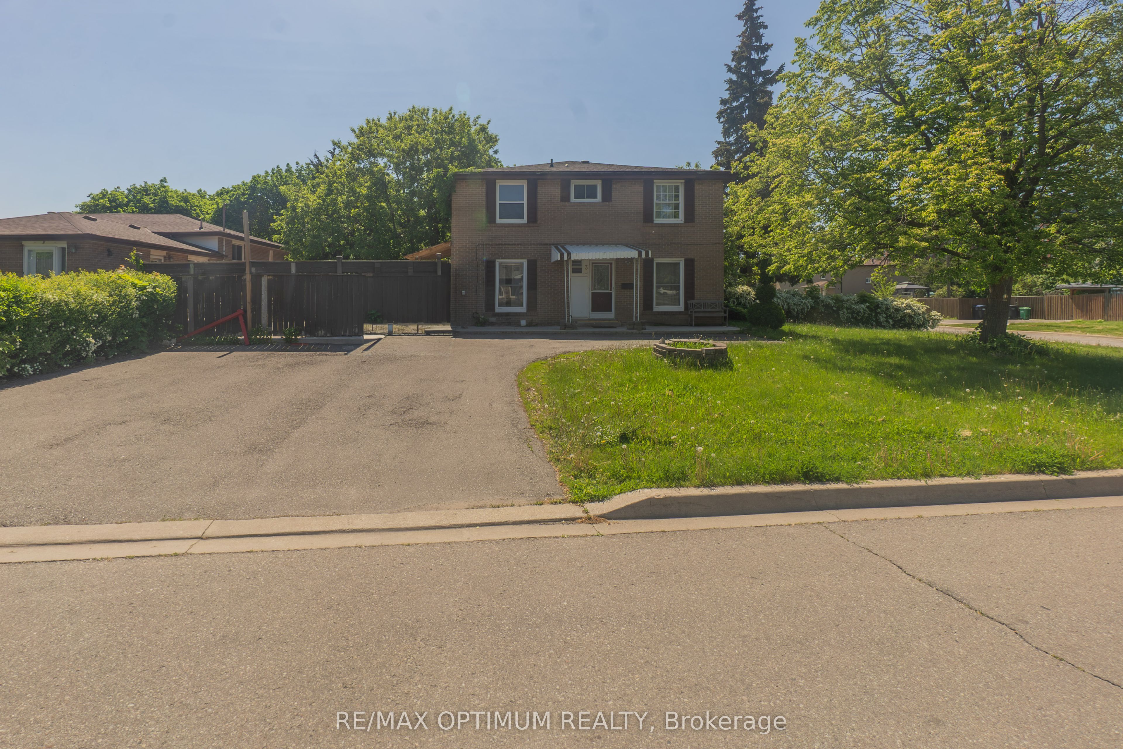3 Dunwich Place, Brampton, ON L6T 1K3