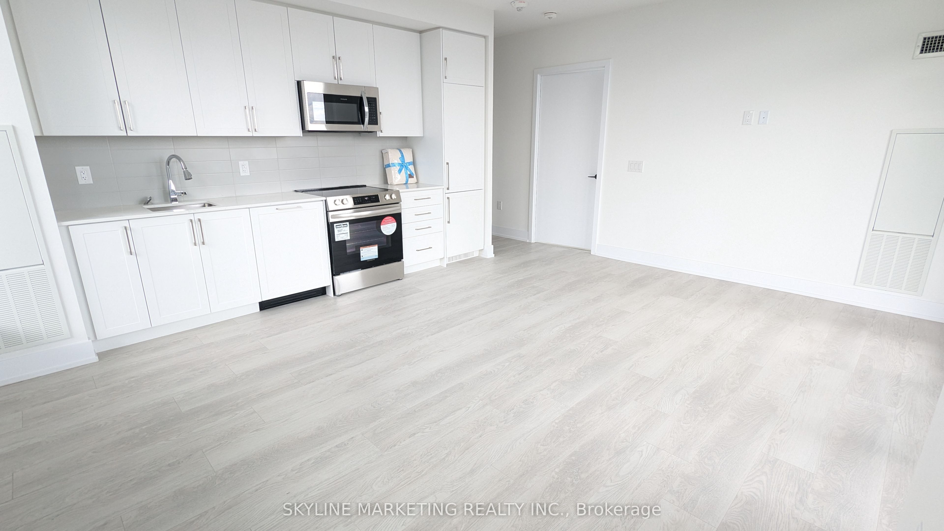 2450 Old Bronte Road 642, Oakville, ON L6M 5P6 photo 2