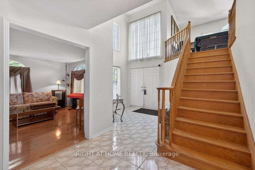 130 Eagleridge Drive, Brampton, ON L6R 1E3 photo 2