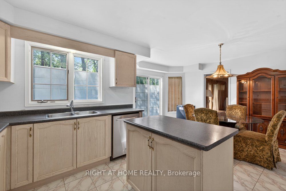 130 Eagleridge Drive, Brampton, ON L6R 1E3 photo 3