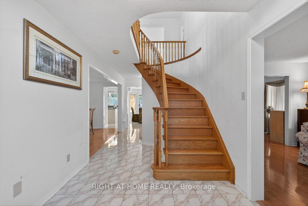 130 Eagleridge Drive, Brampton, ON L6R 1E3 photo 4