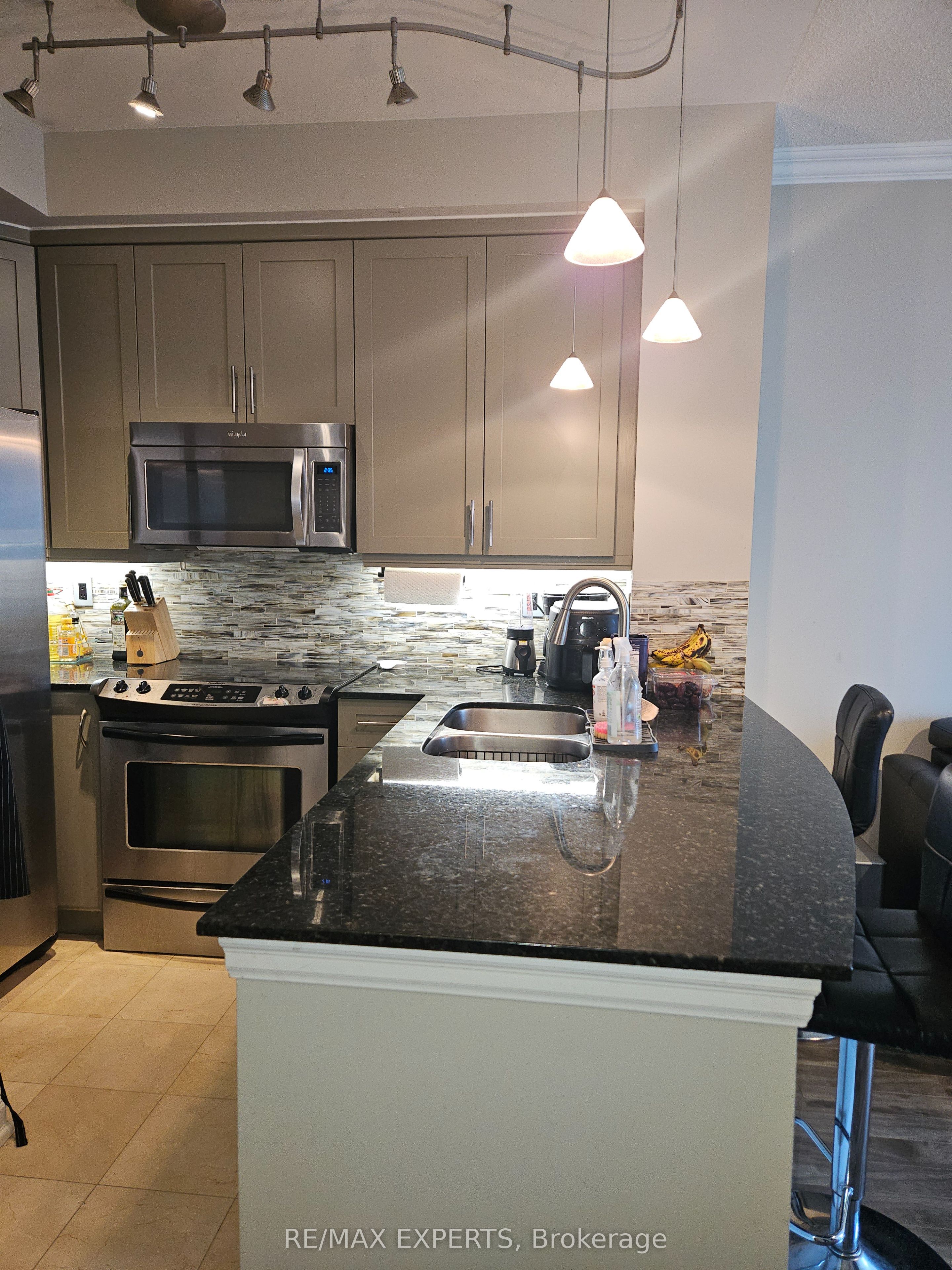 2083 Lakeshore Boulevard W 1509, Toronto, ON M8V 4G2 photo 5