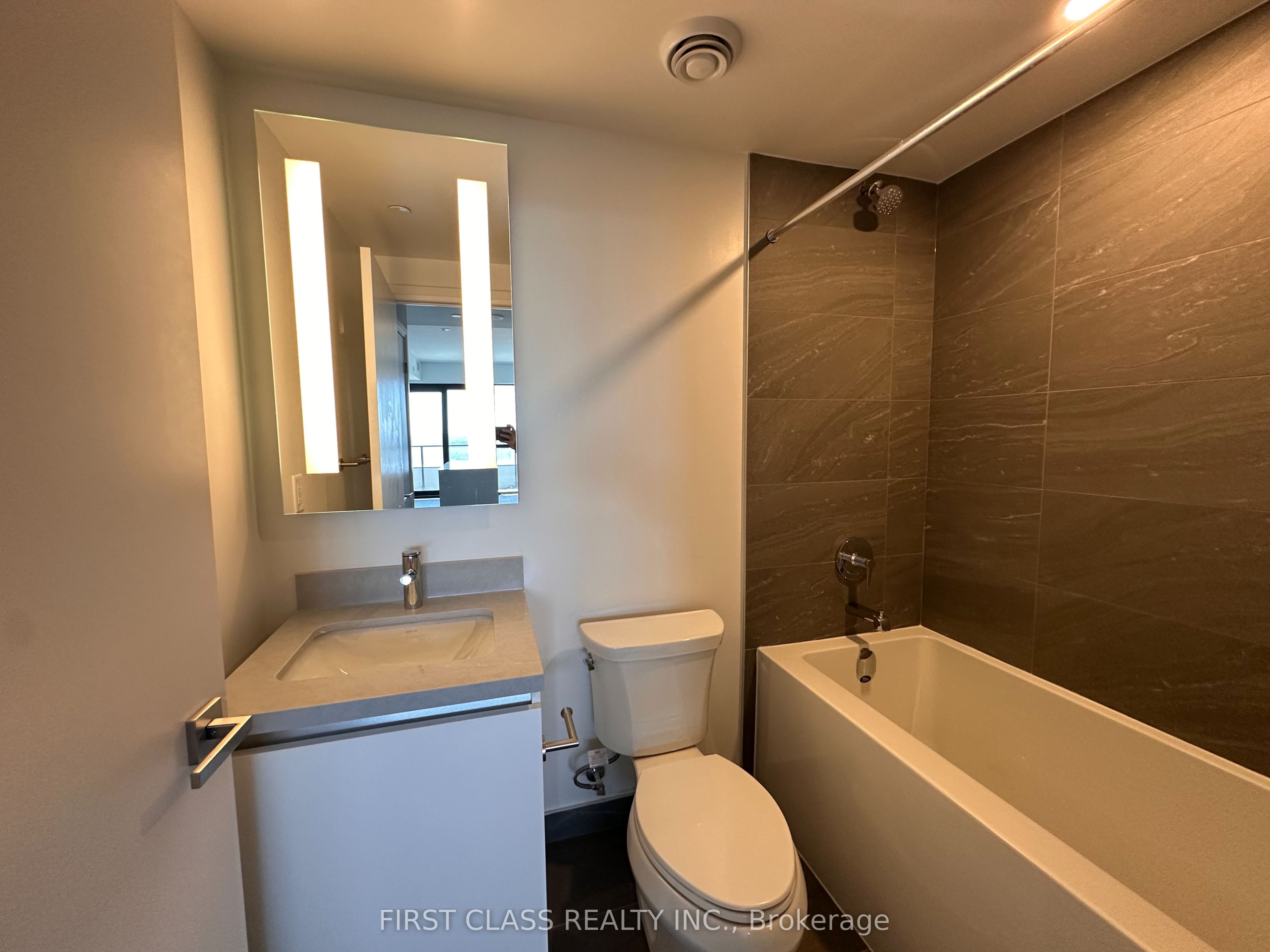 4015 The Exchange N/A 5907, Mississauga, ON L5B 0N9 photo 5