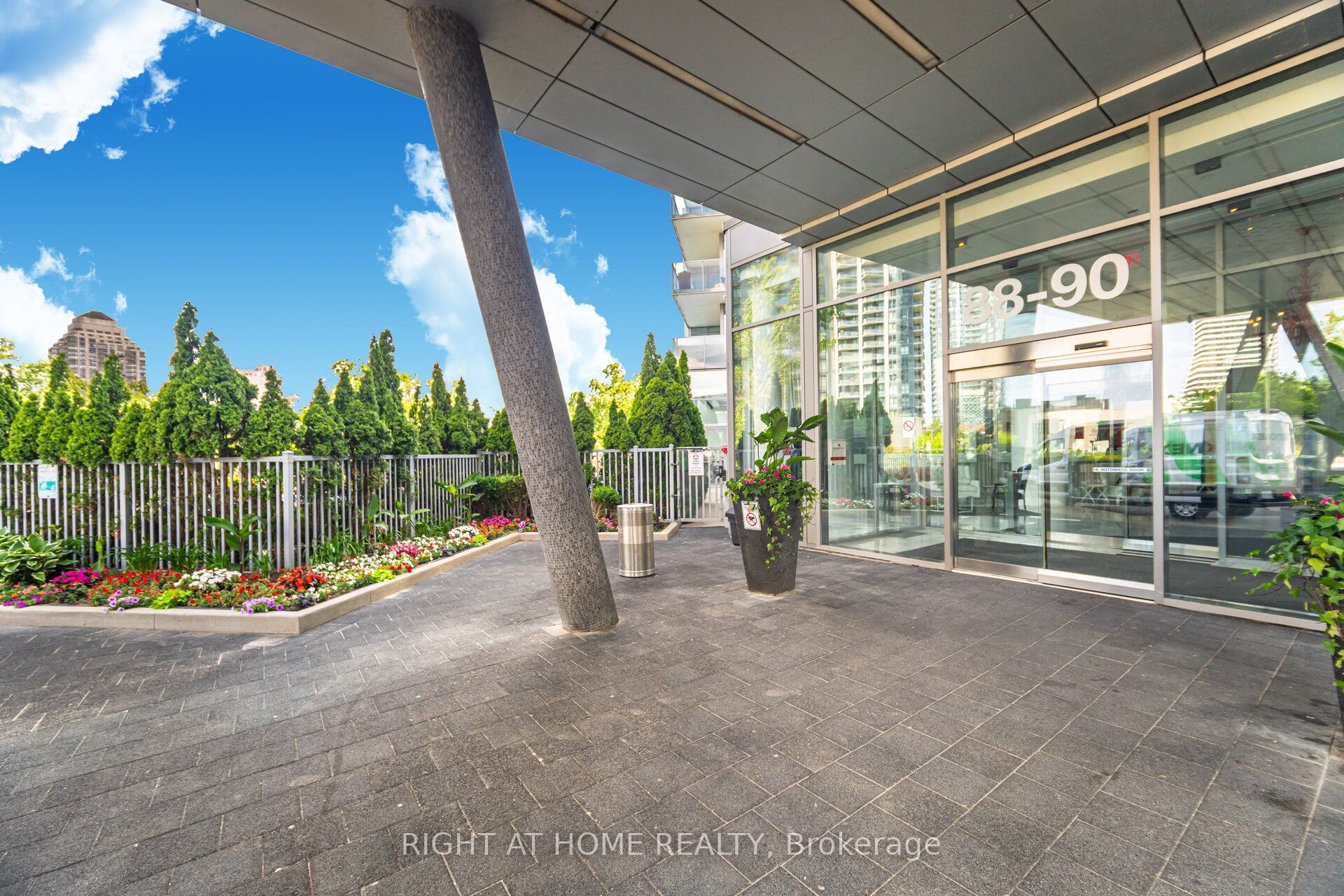 88 Park Lawn Road 3005, Toronto, ON M8Y 0B5 photo 3
