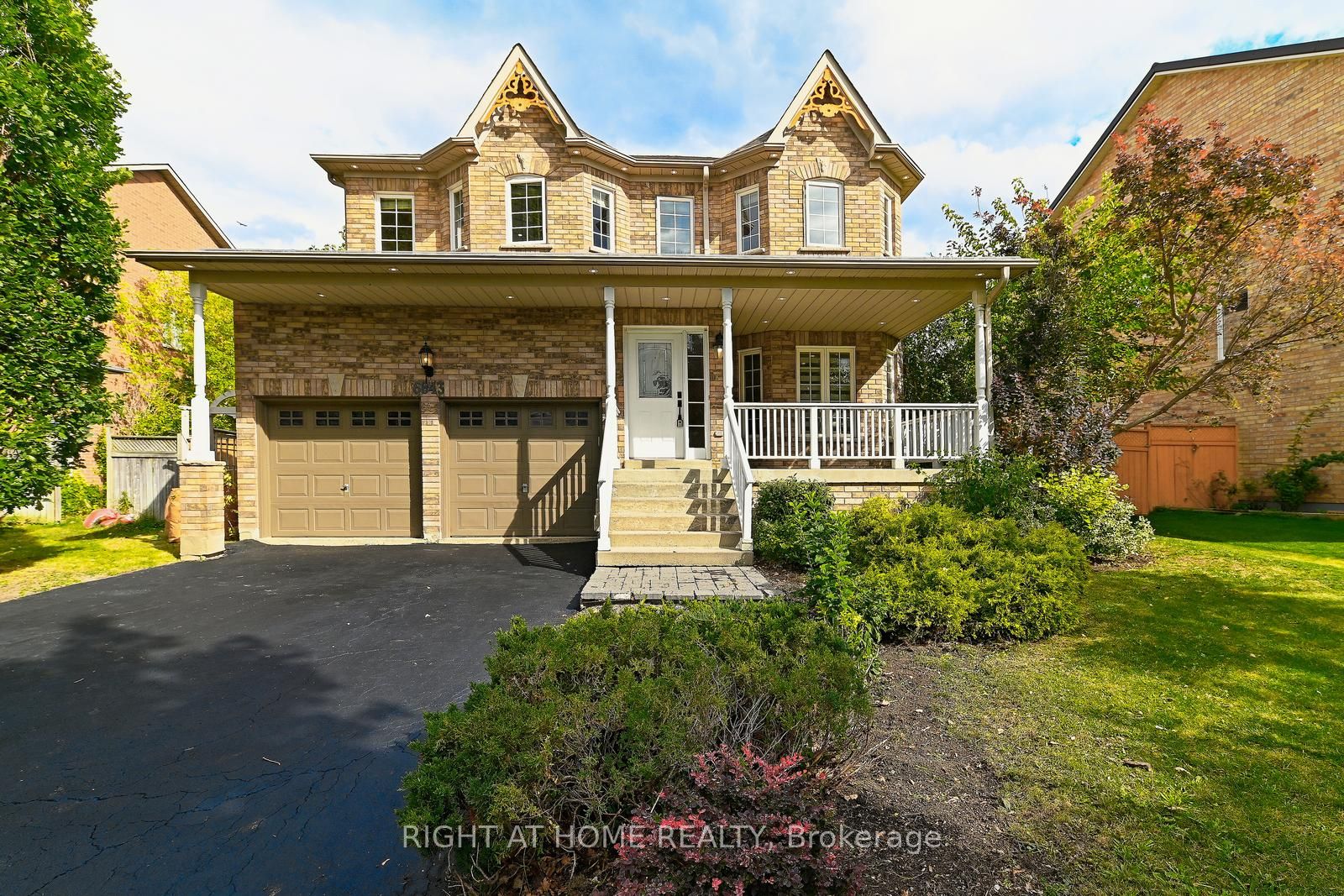 6843 Campbell Settler Court E, Mississauga, ON L5W 1B3