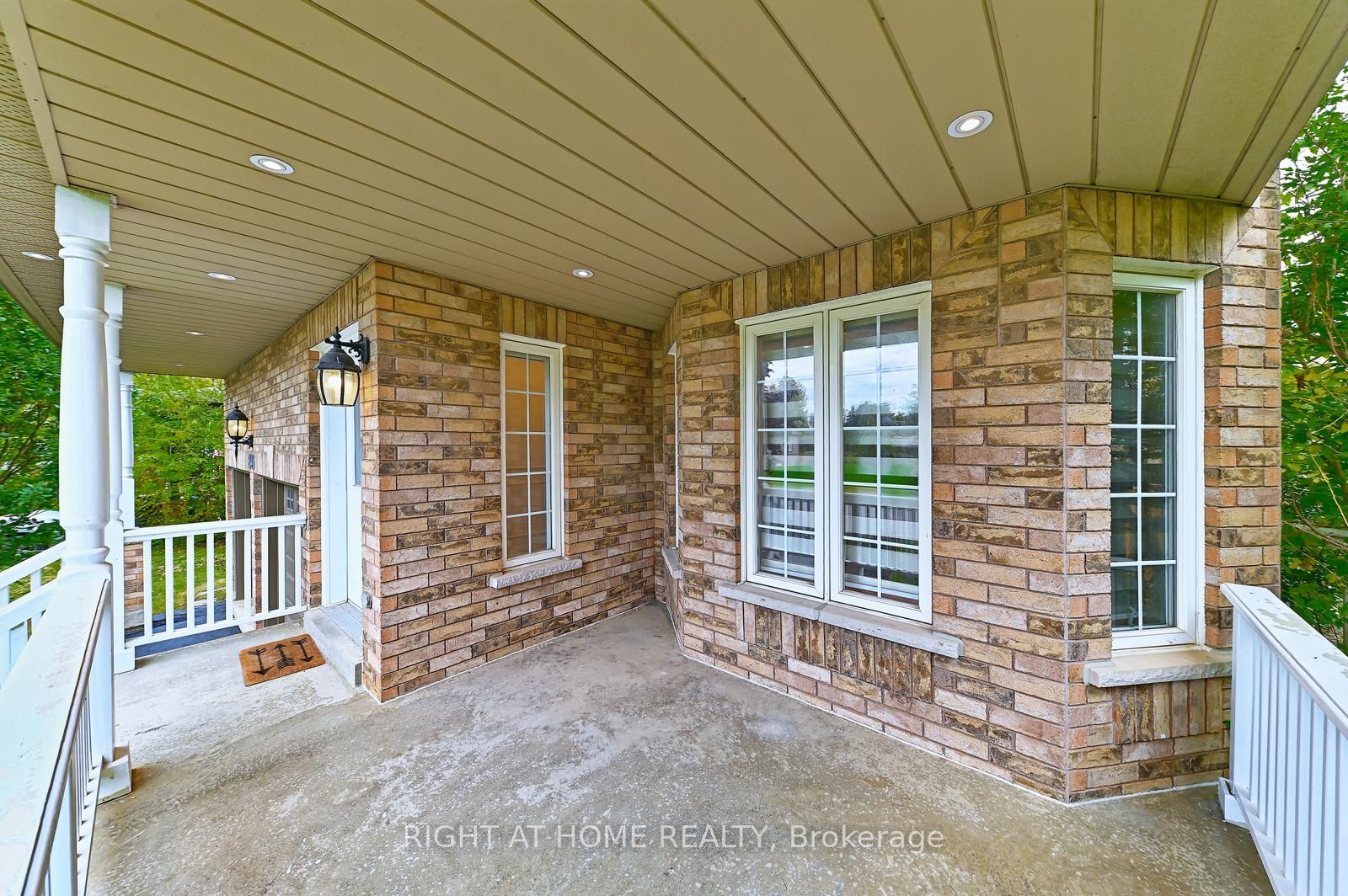 6843 Campbell Settler Court E, Mississauga, ON L5W 1B3 photo 3