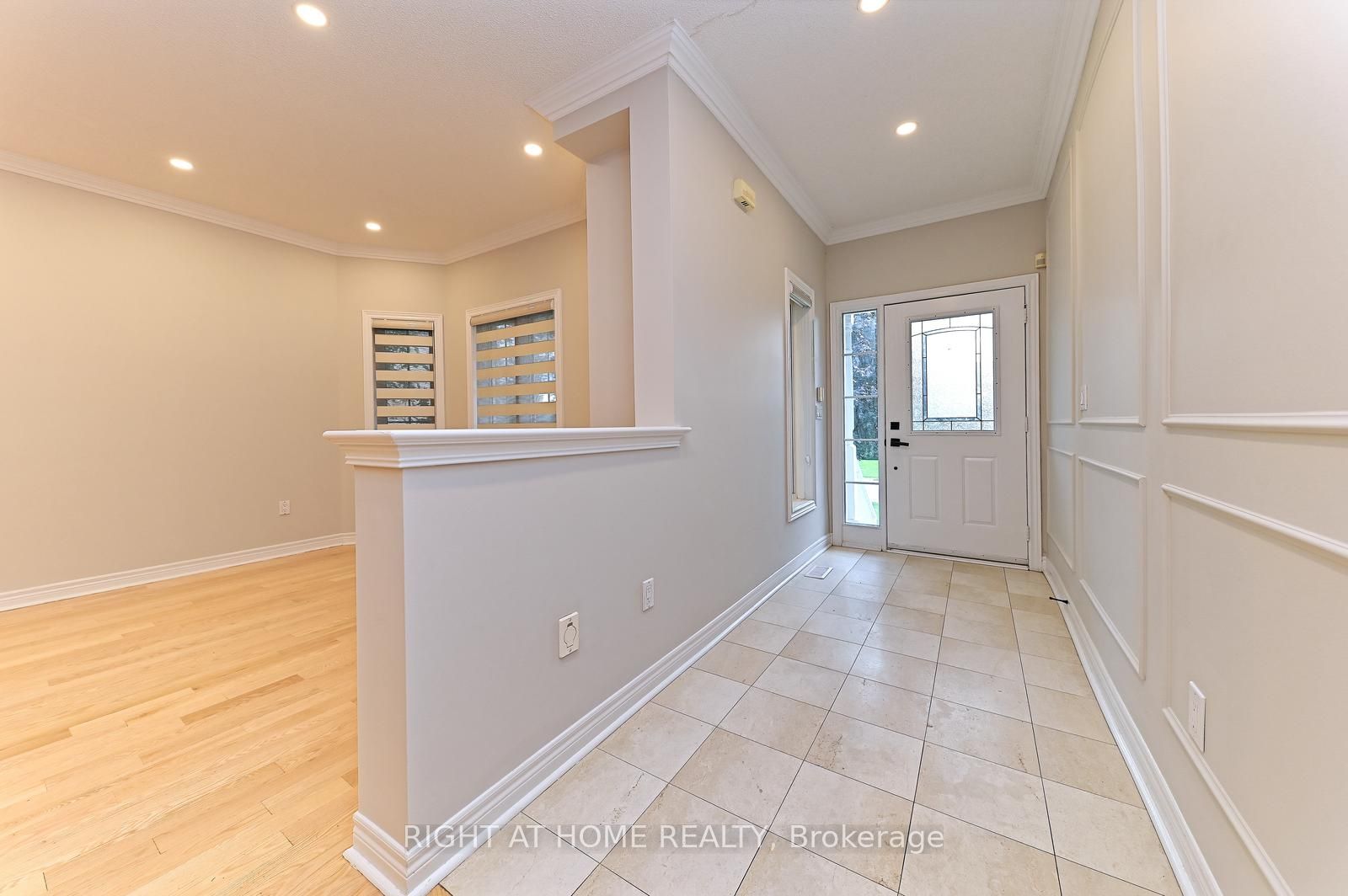 6843 Campbell Settler Court E, Mississauga, ON L5W 1B3 photo 4