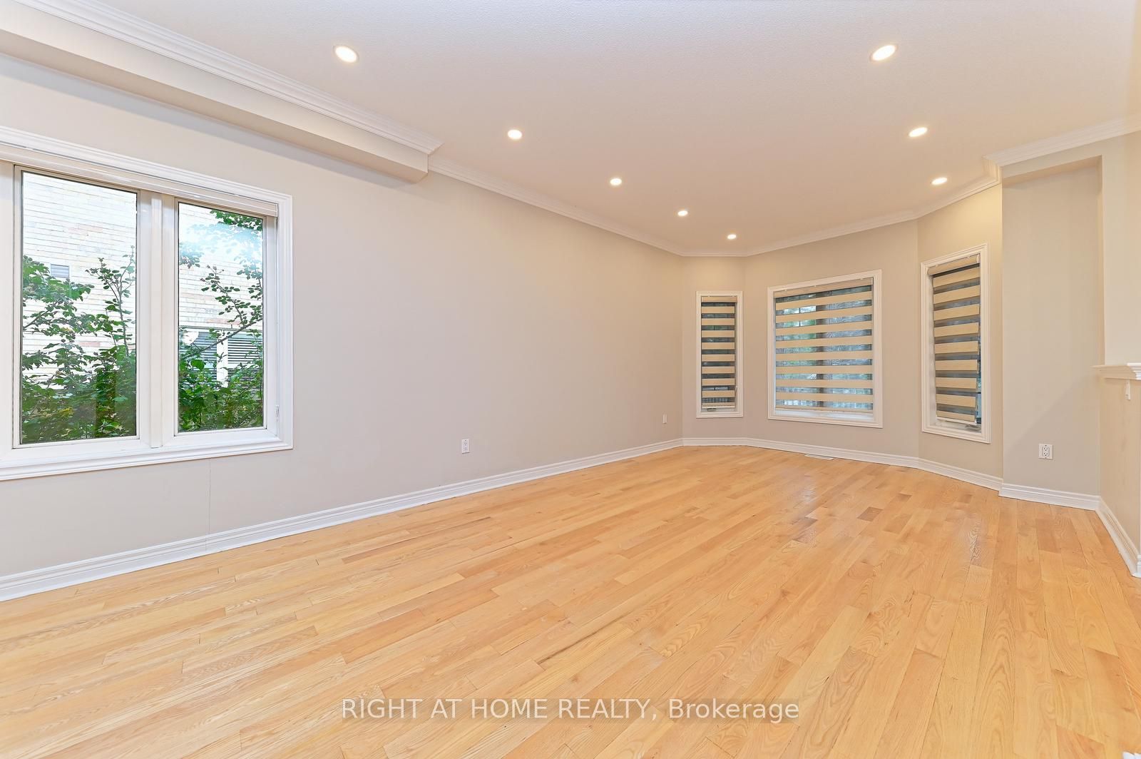 6843 Campbell Settler Court E, Mississauga, ON L5W 1B3 photo 5