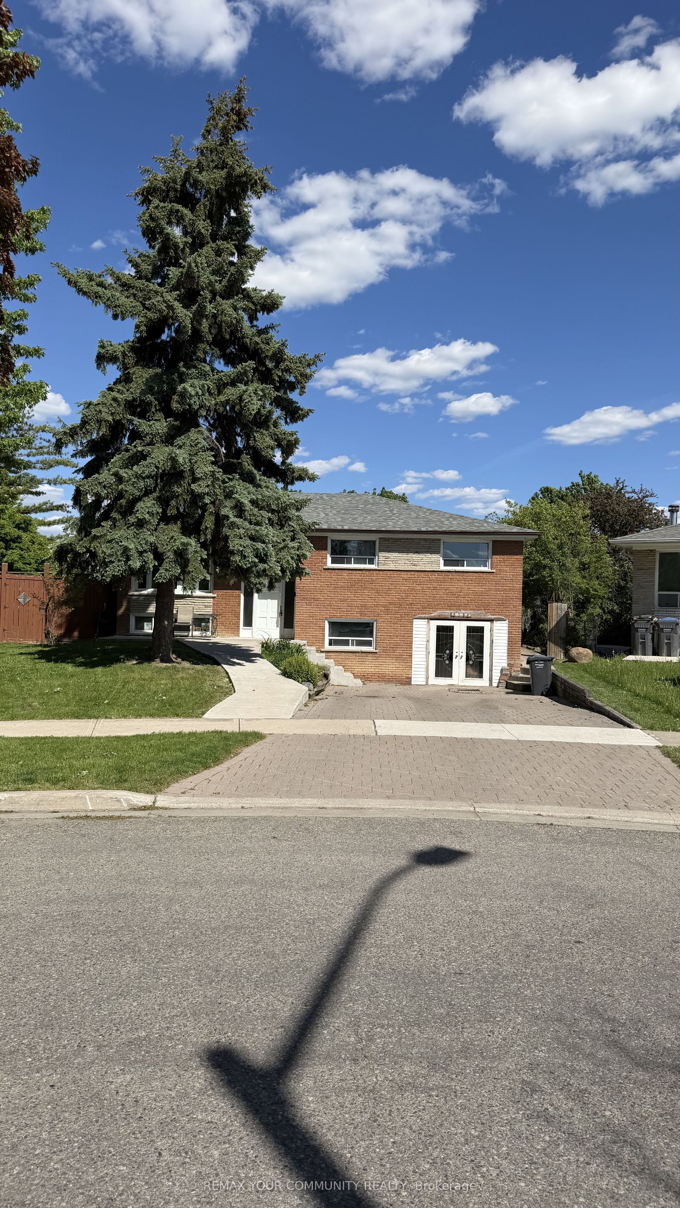 3796 Wyewood Road, Mississauga, ON L4T 2A2