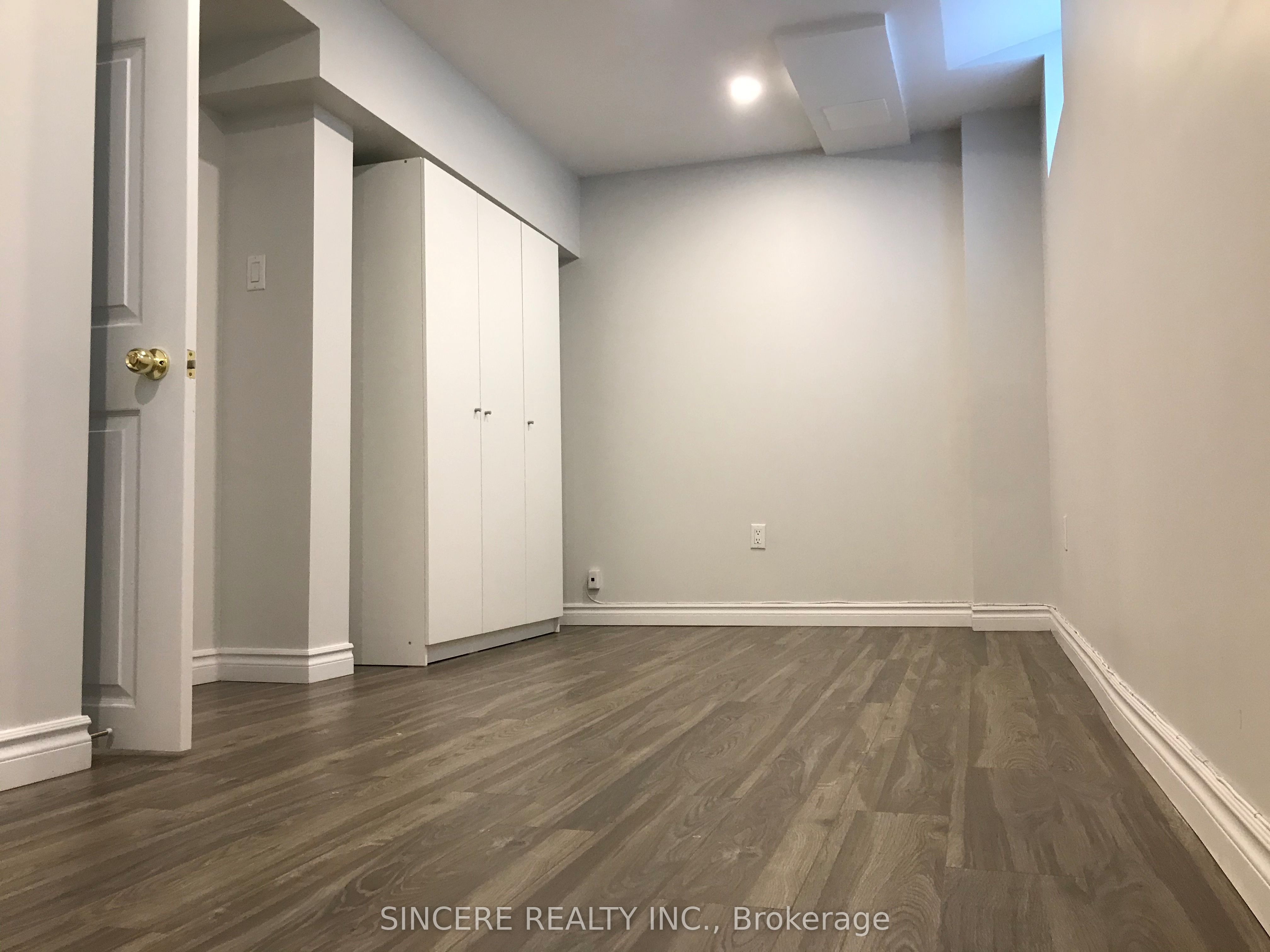 5872 Osprey Boulevard Lower, Mississauga, ON L5N 8J7 photo 2