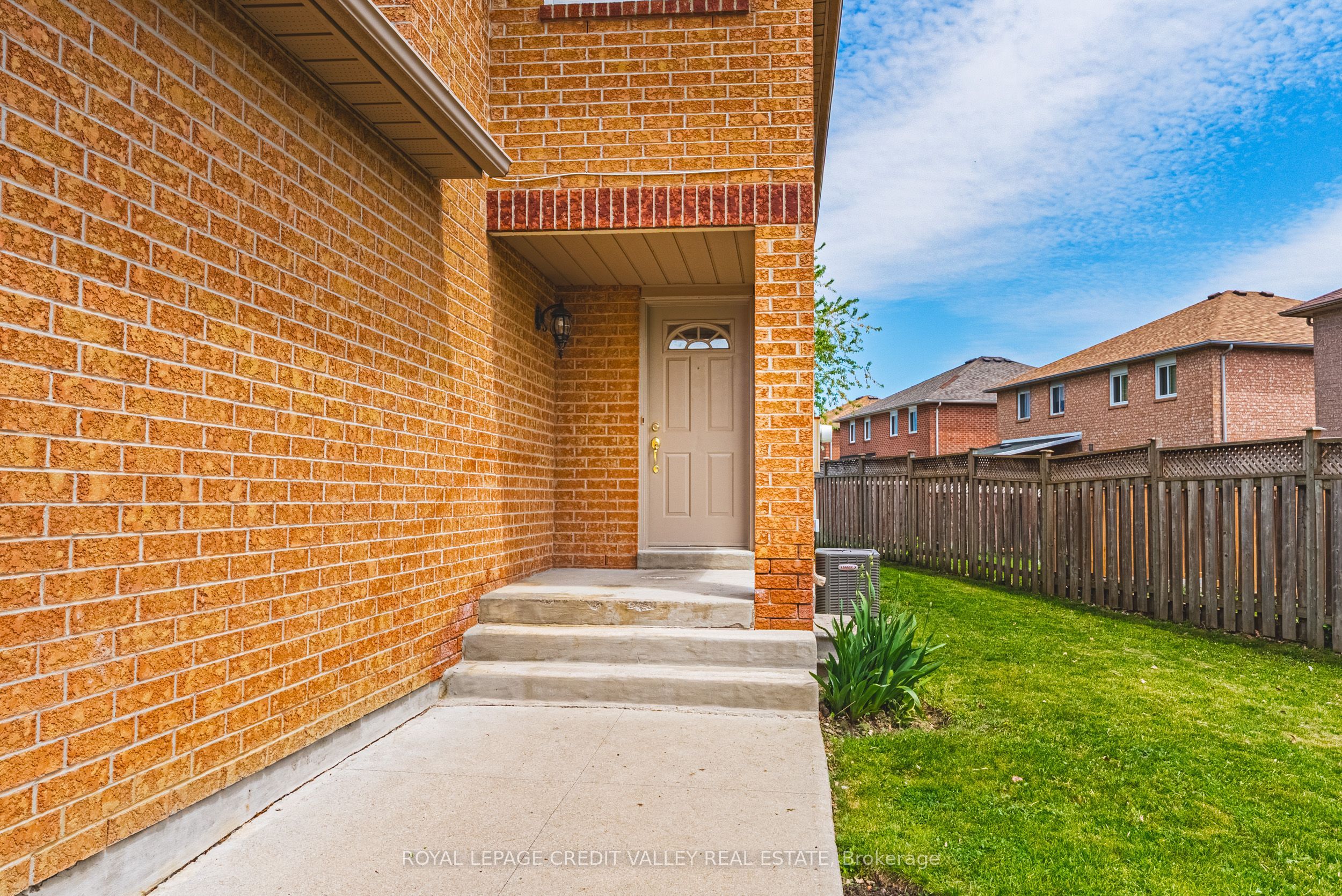 155 Saddletree Trail, Brampton, ON L6X 4M9 photo 3
